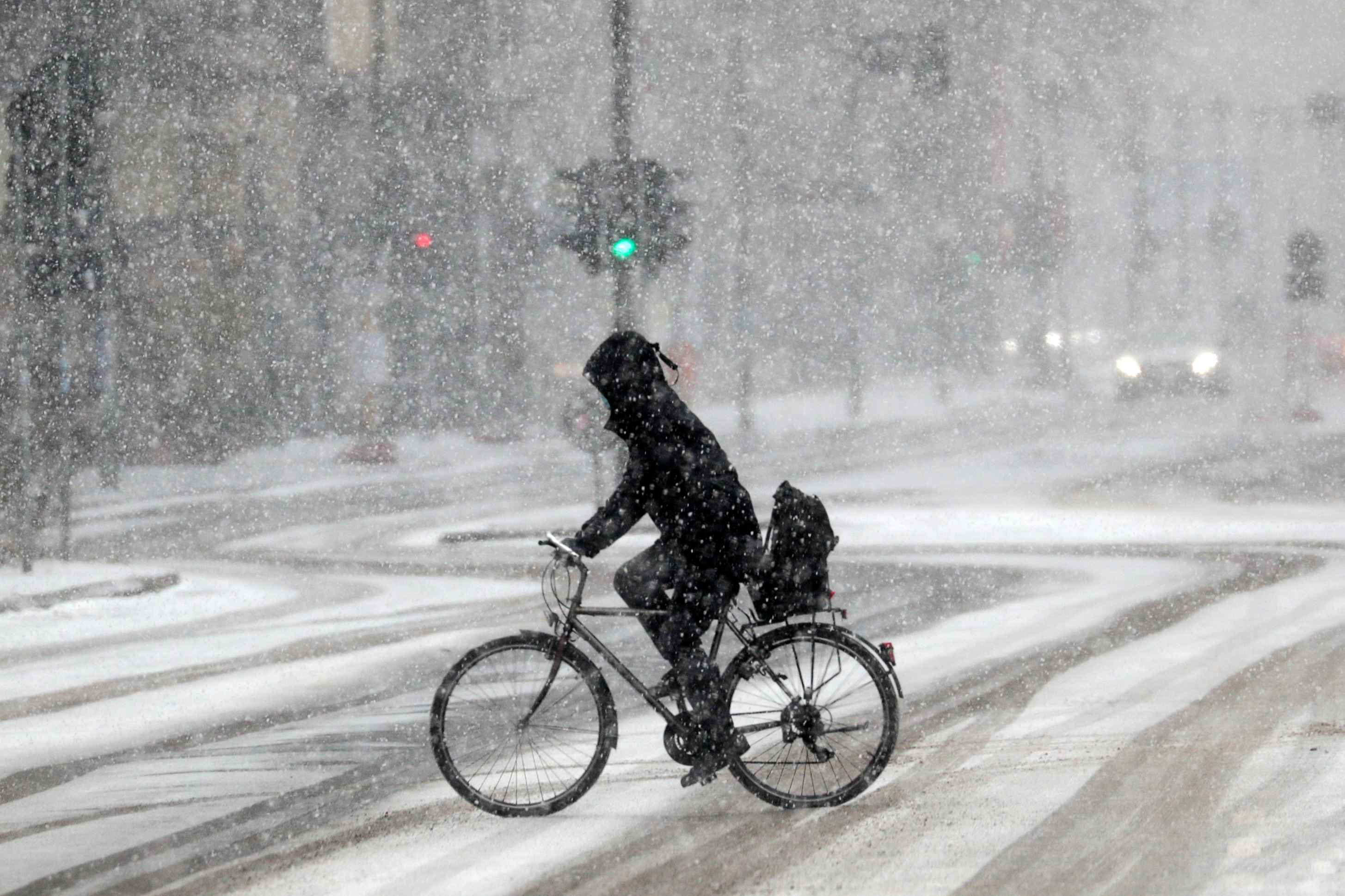 Snow dump puts northern Germany in deep freeze Reuters