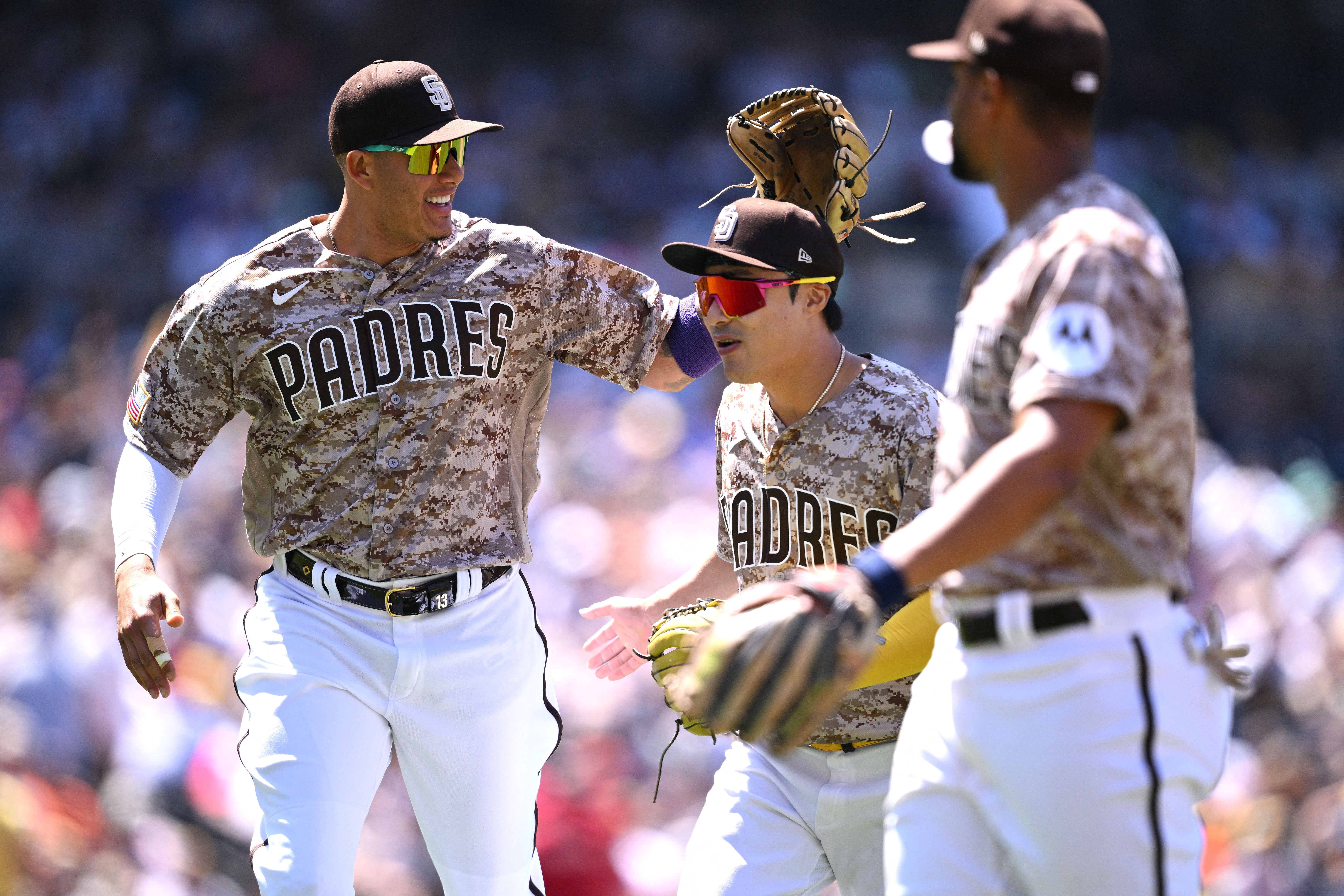 New Sunday camo jerseys : r/Padres