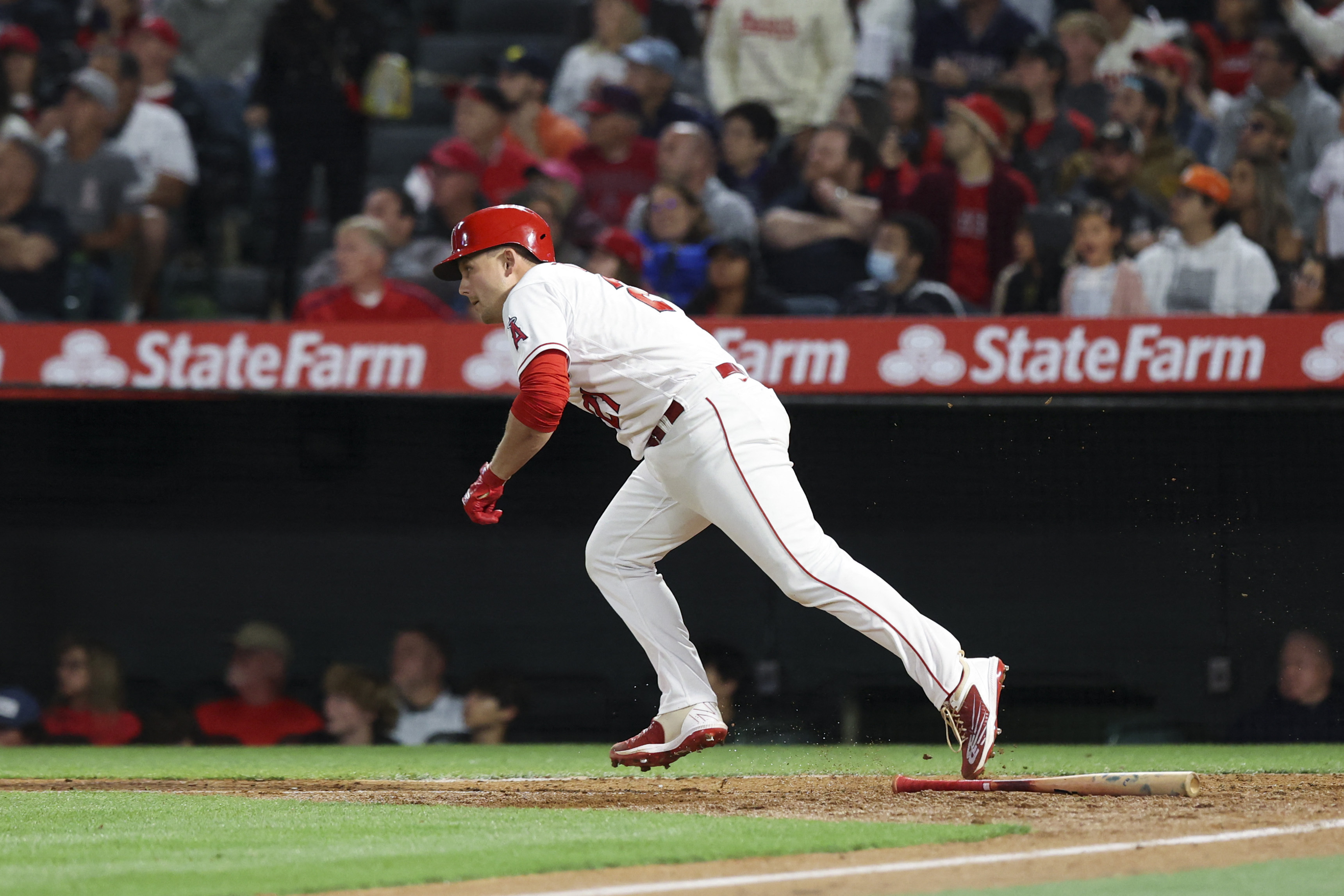 Overturned call helps Marlins topple Angels | Reuters