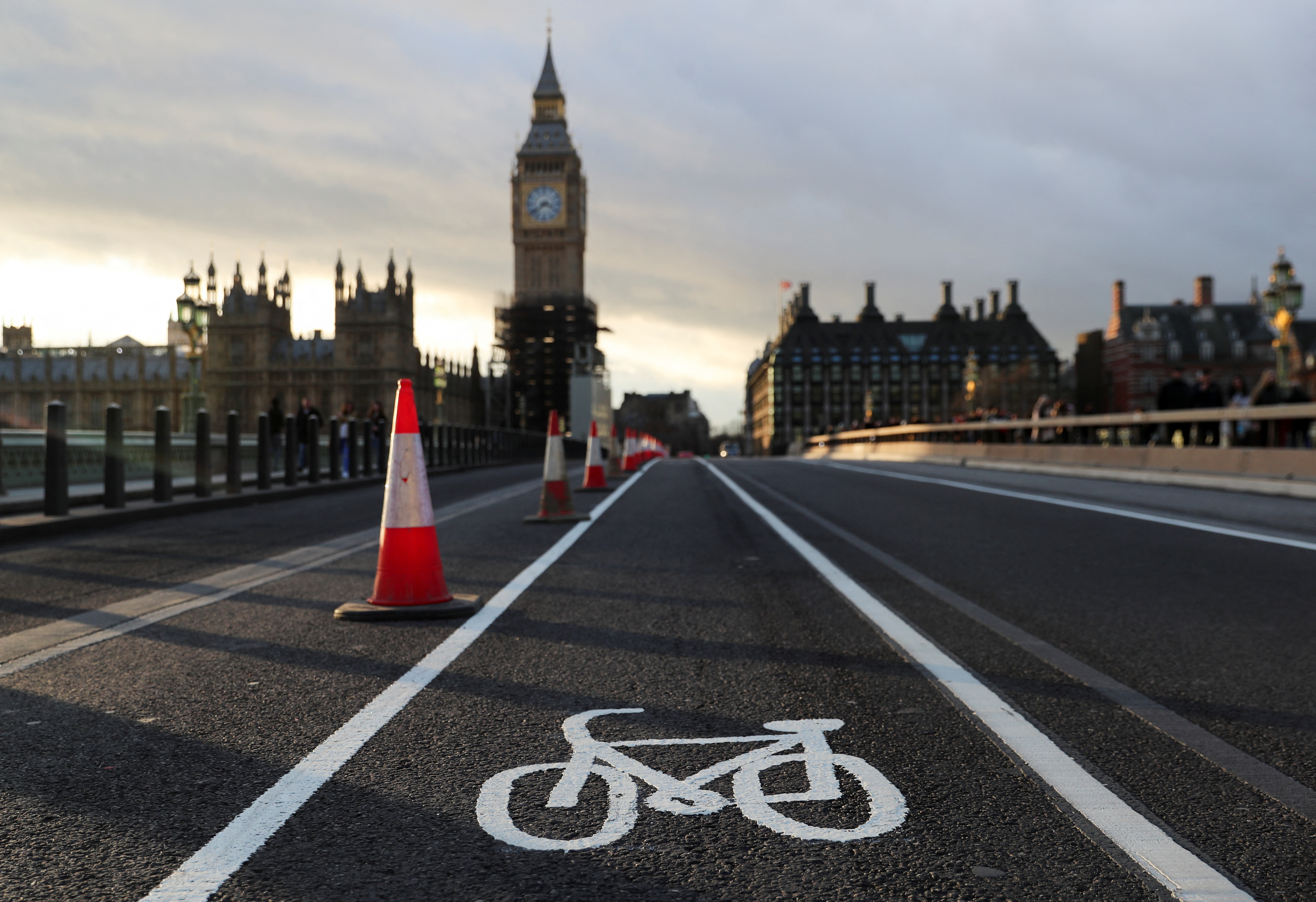 UK police reopen central London roads after security alert Reuters