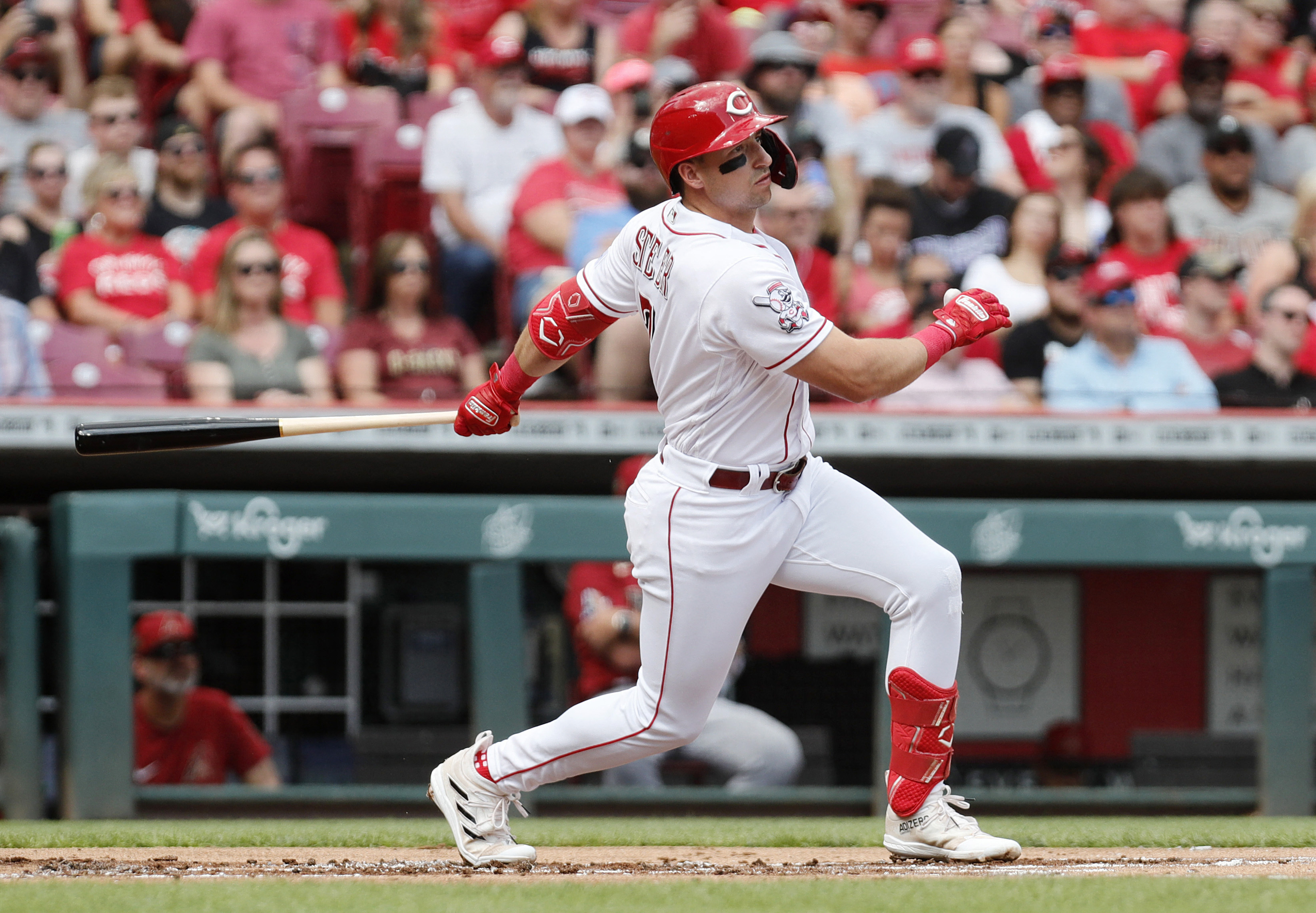 Consecutive home runs lead Reds to victory over Diamondbacks