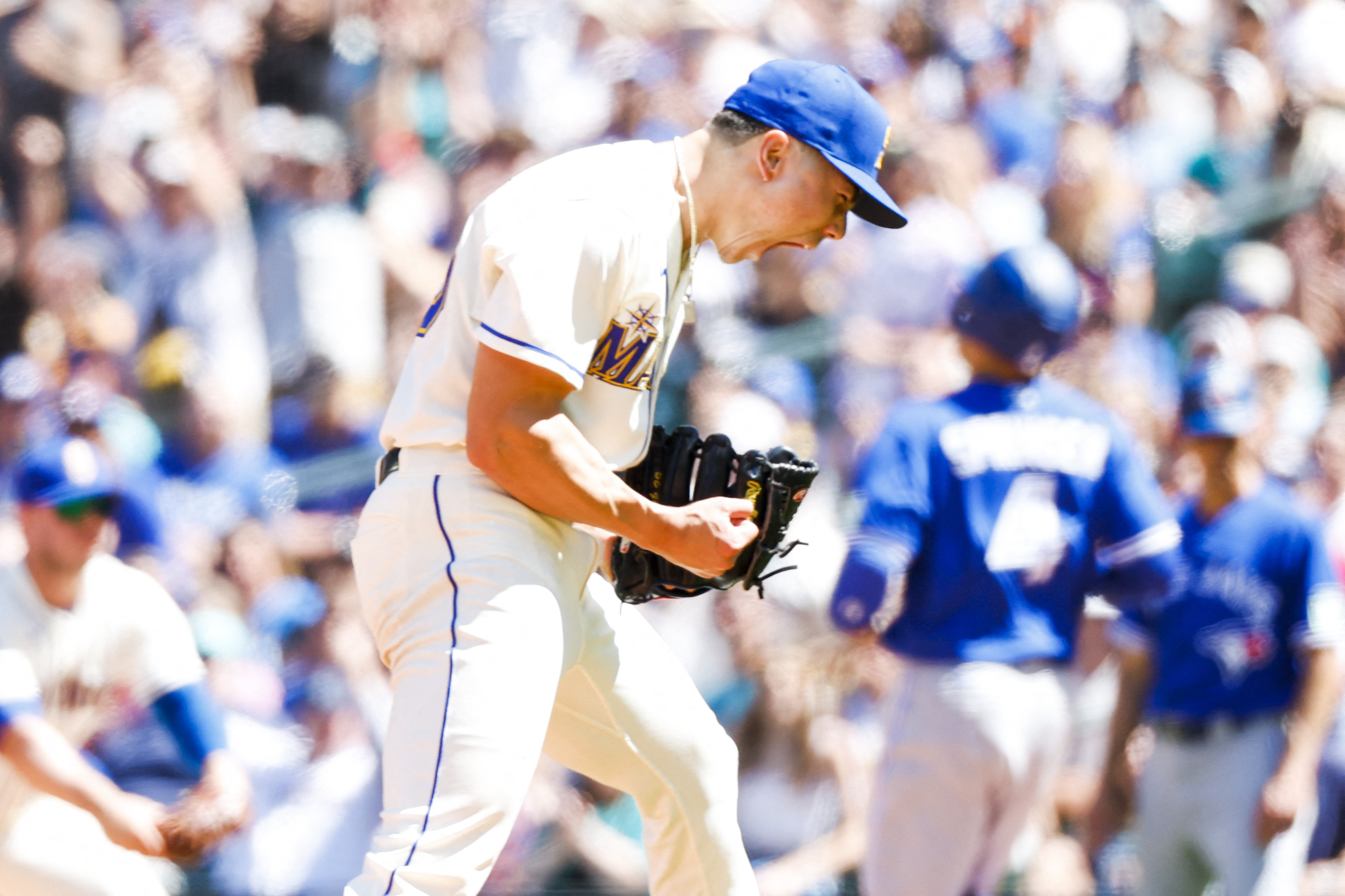 Blue Jays salvage series finale, top Mariners 4-3