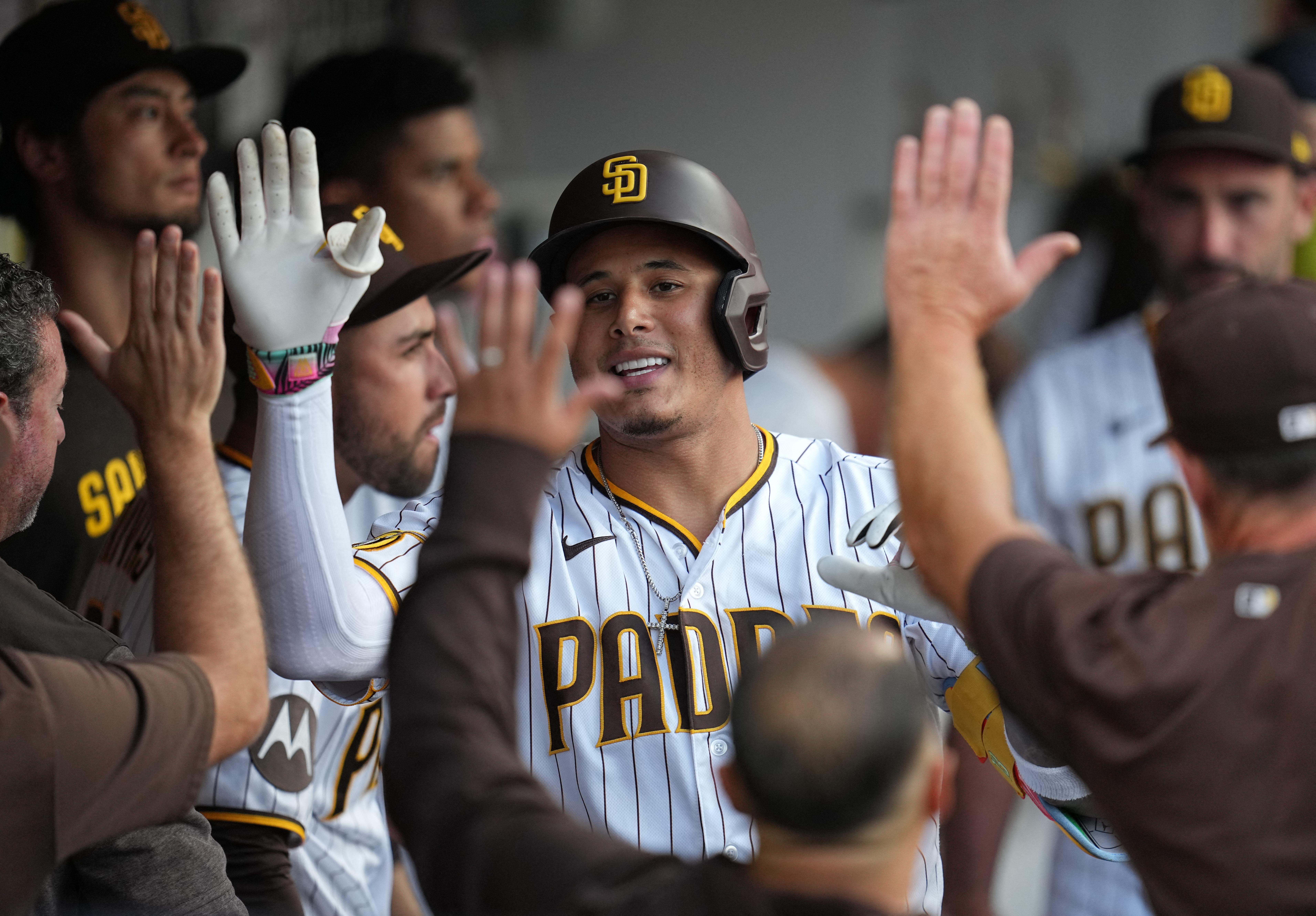Three homers propel Padres to victory over Pirates