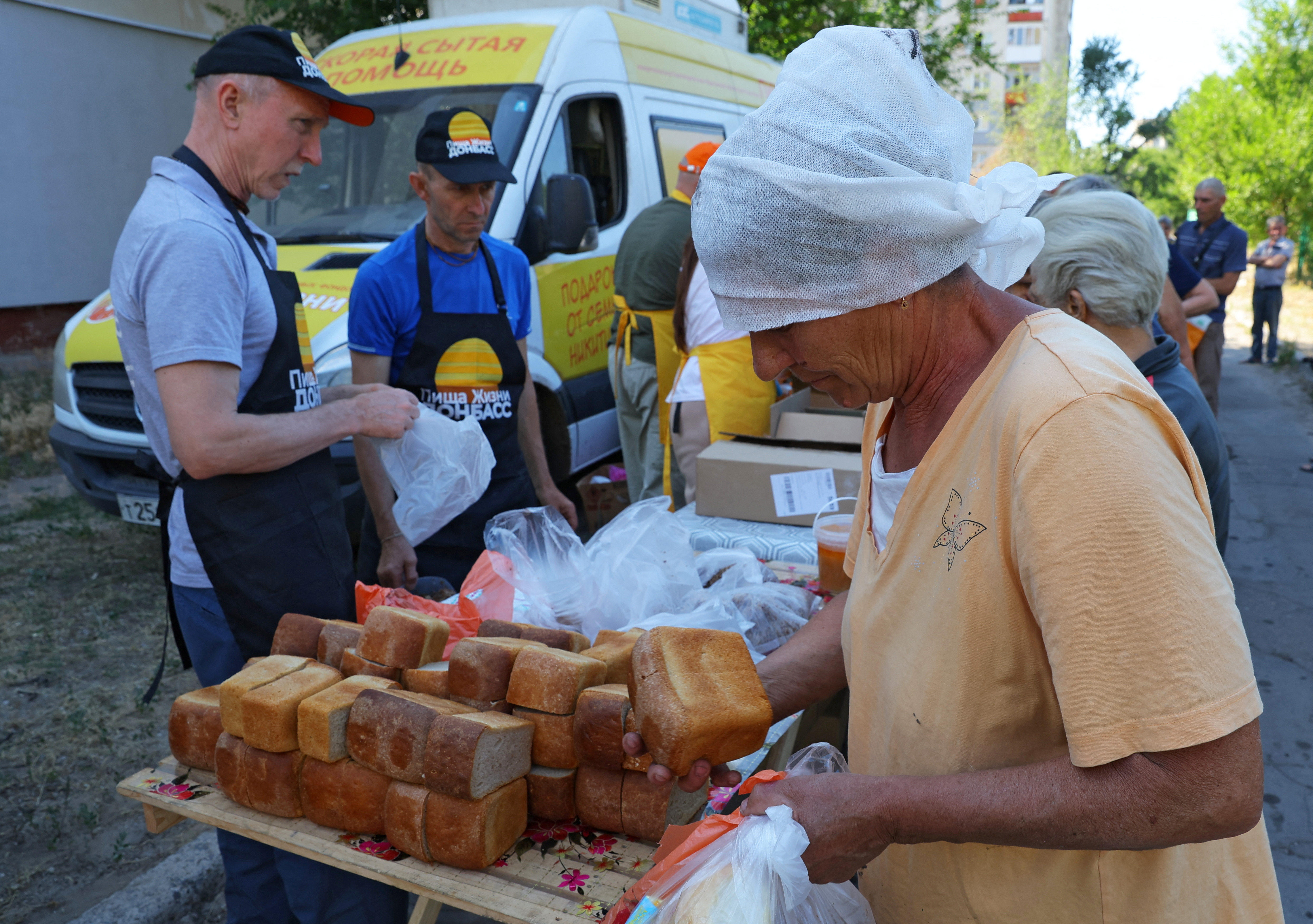 Volunteers distribute food to local residents in Sievierodonetsk