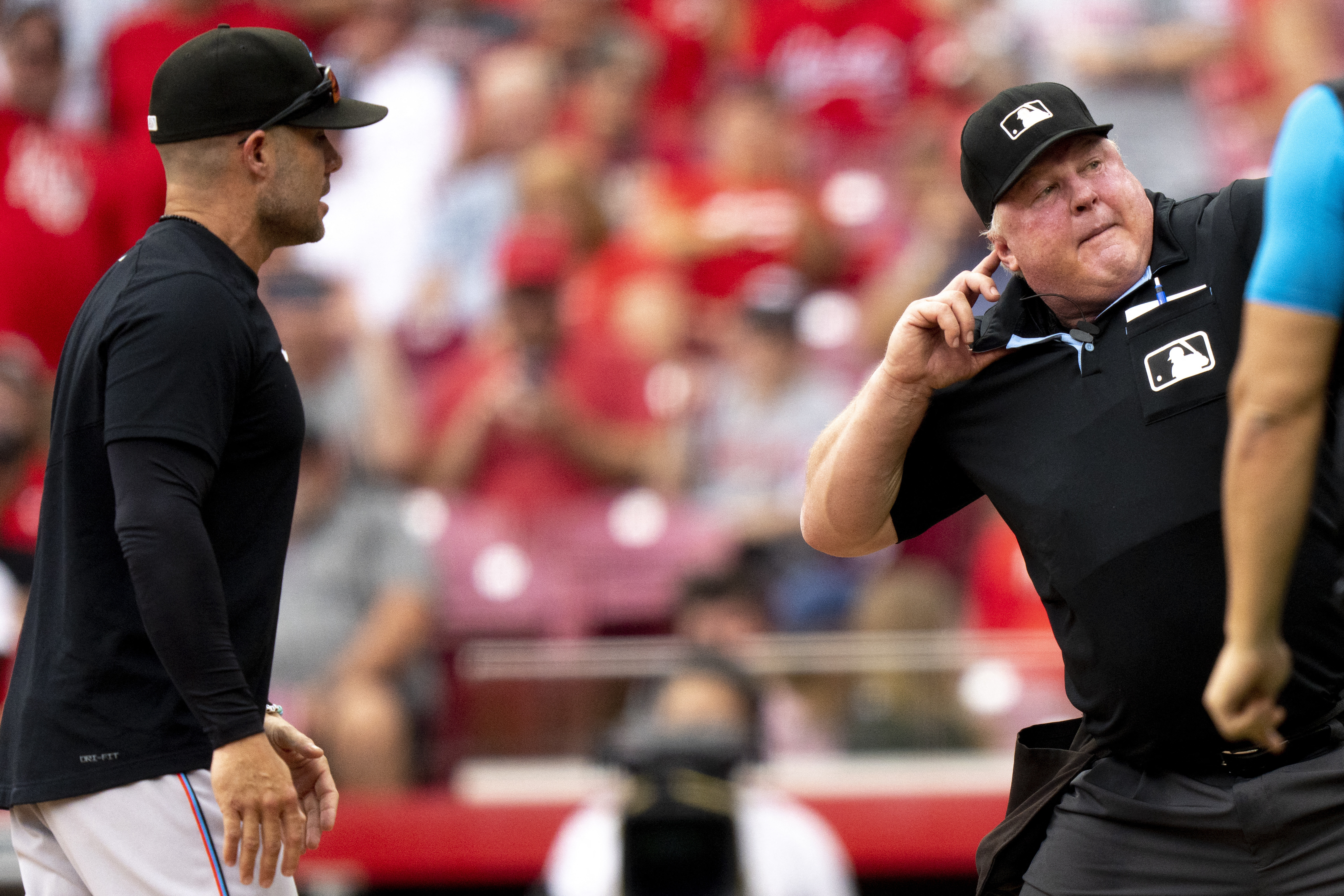 Marlins club three HRs to rally past Reds, 5-4