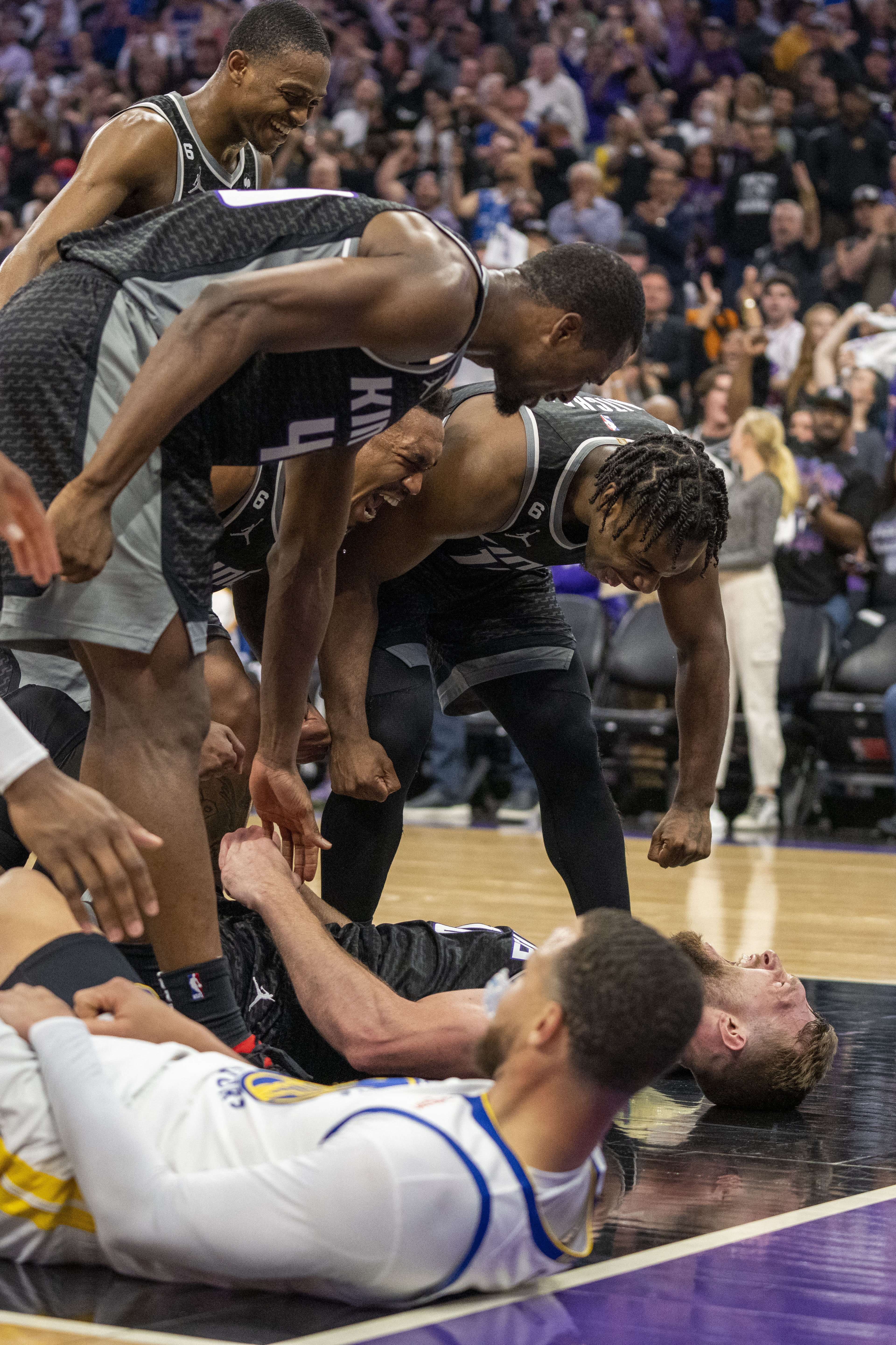 De'Aaron Fox lifts Kings past Warriors for 2-0 series lead