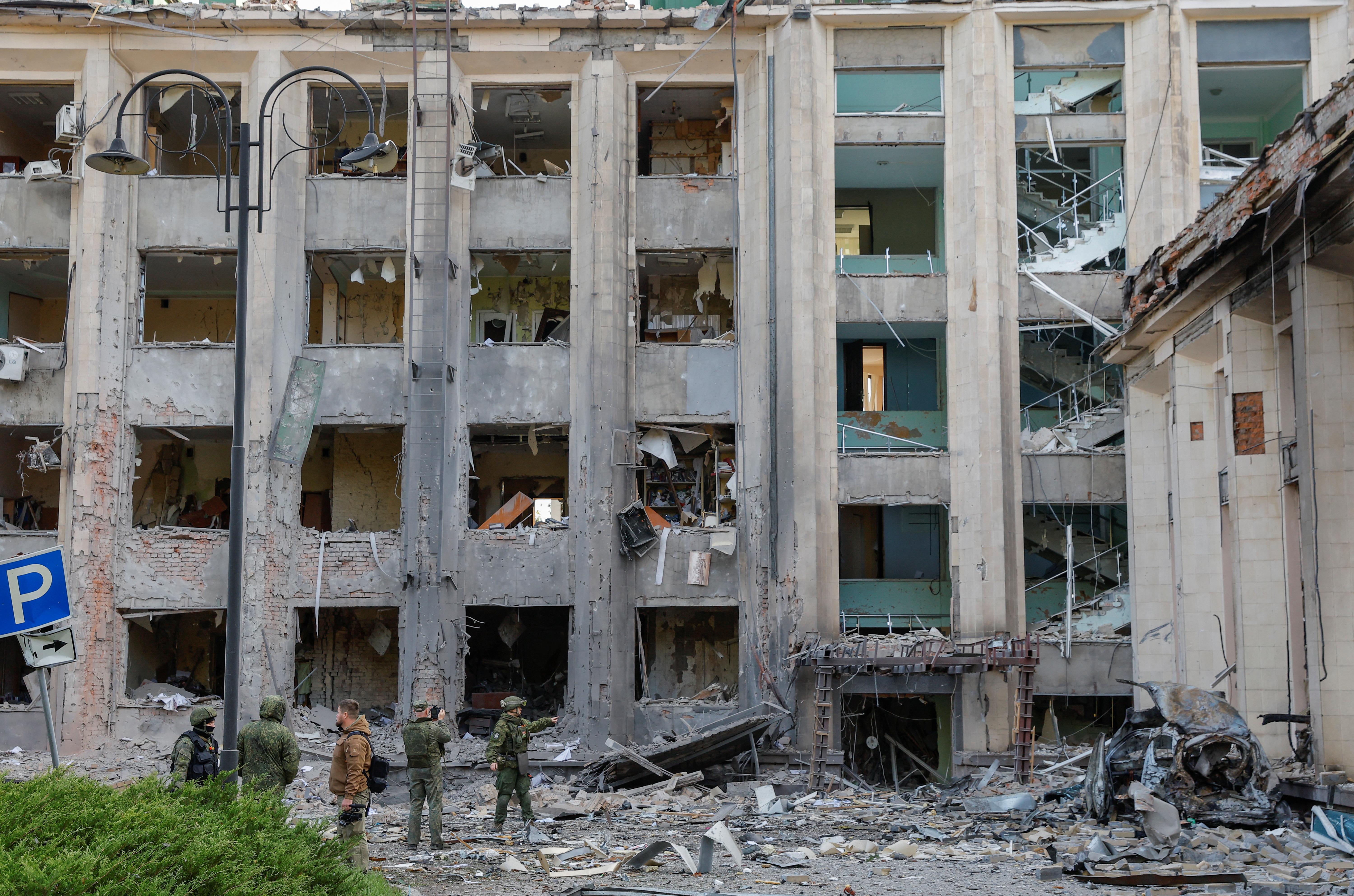 Donetsk city administration hit by shelling