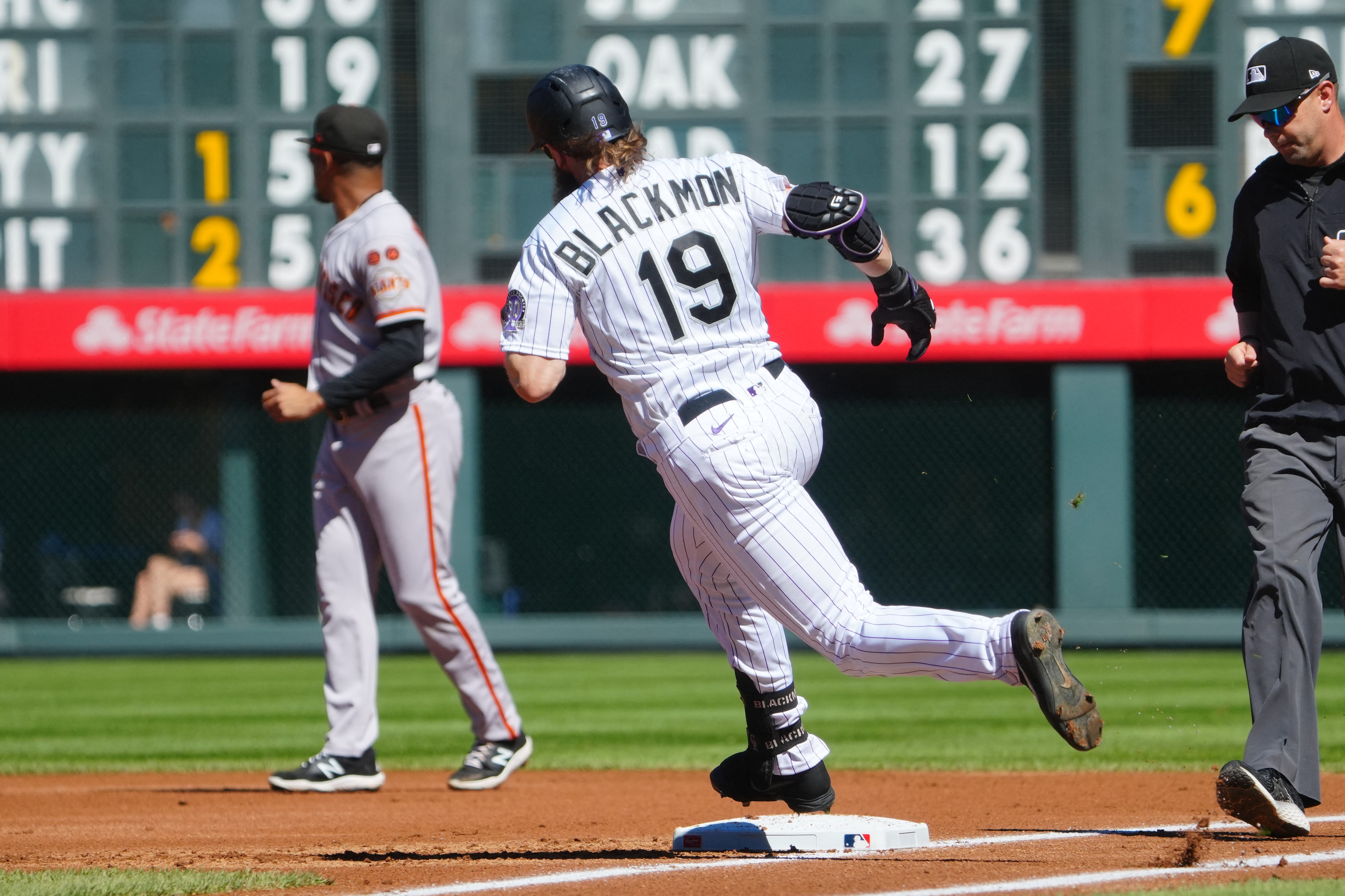 Mitch Haniger, J.D. Davis blast SF Giants to 11-10 win over