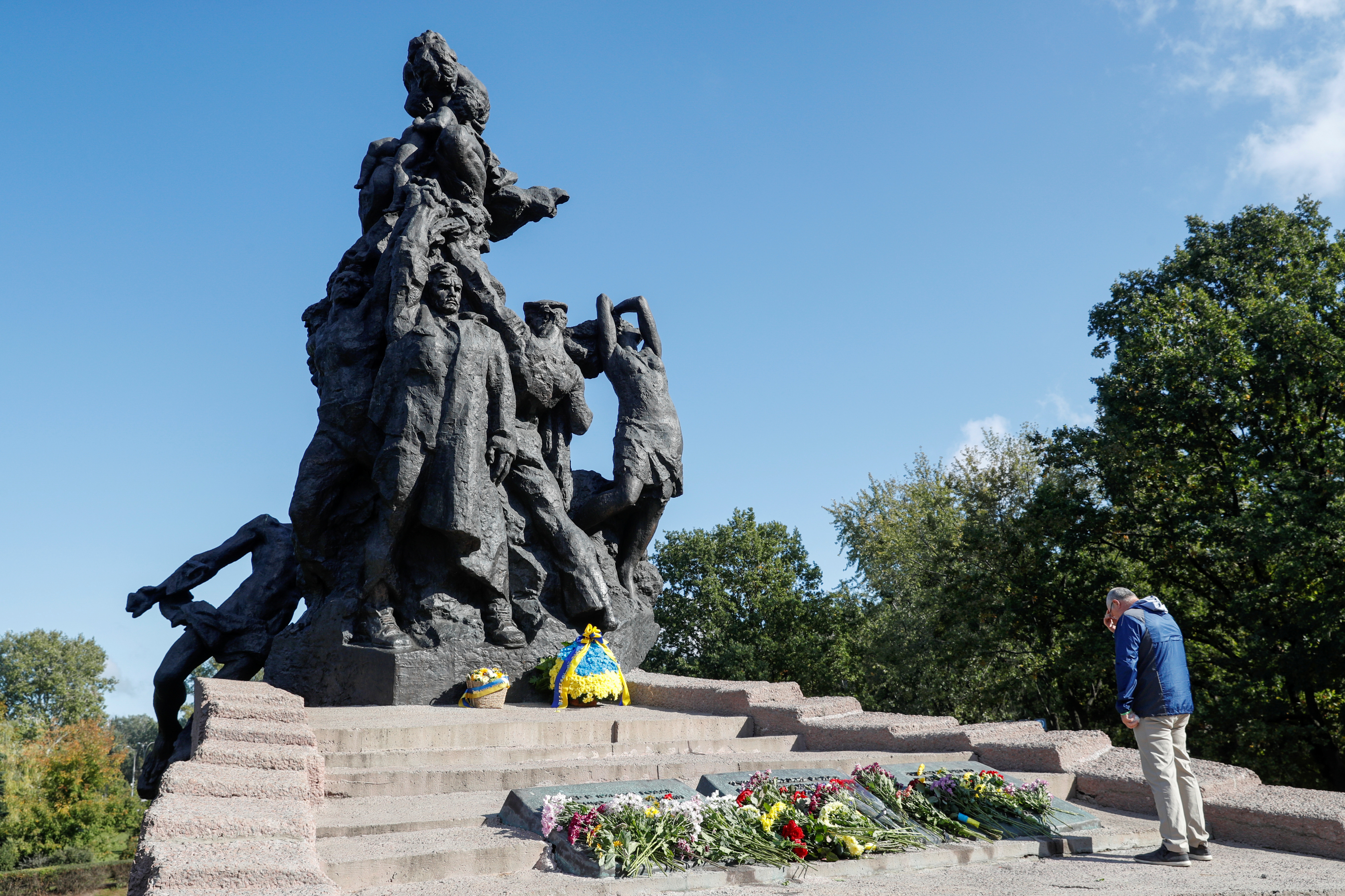 Ukraine marks 80th anniversary of mass shootings in Kyiv's Babyn Yar |  Reuters