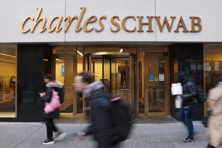 A view of the Charles Schwab office location in Manhattan, New York, U.S., November 15, 2021. REUTERS/Andrew Kelly