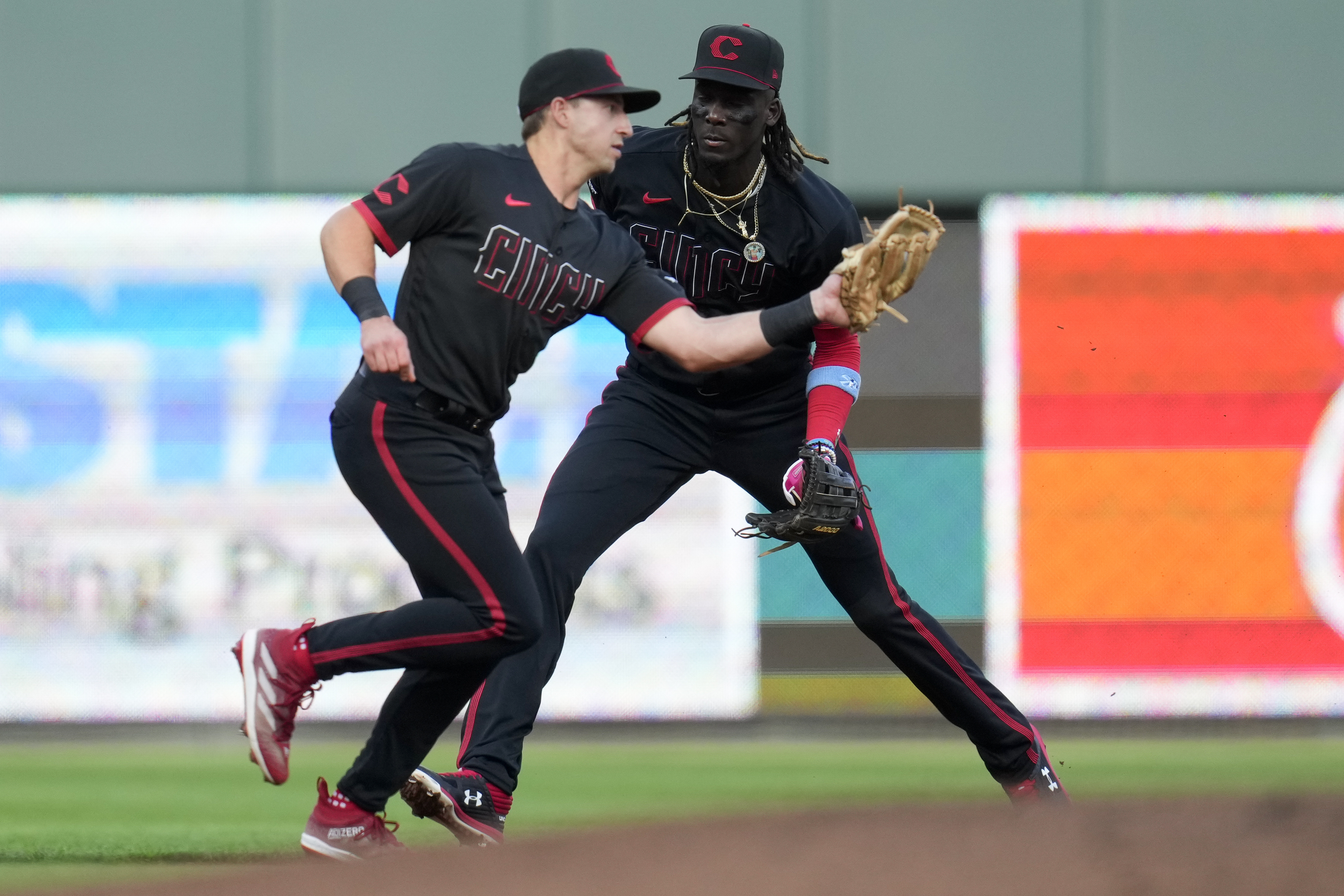 Reds nip Jays on Christian Encarnacion-Strand's walk-off HR