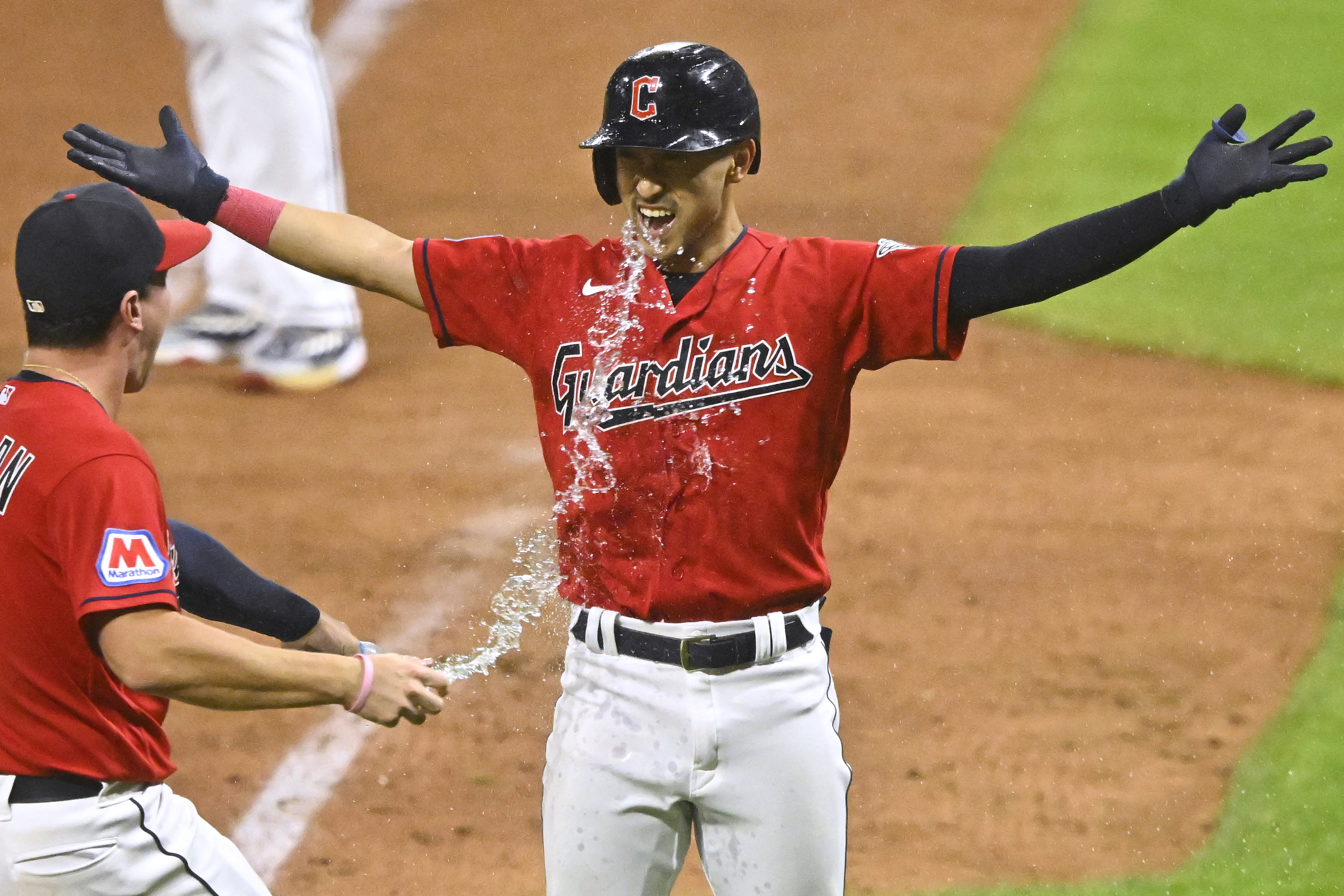 Steven Kwan gets game-tying single, walk-off sac fly vs. Rays