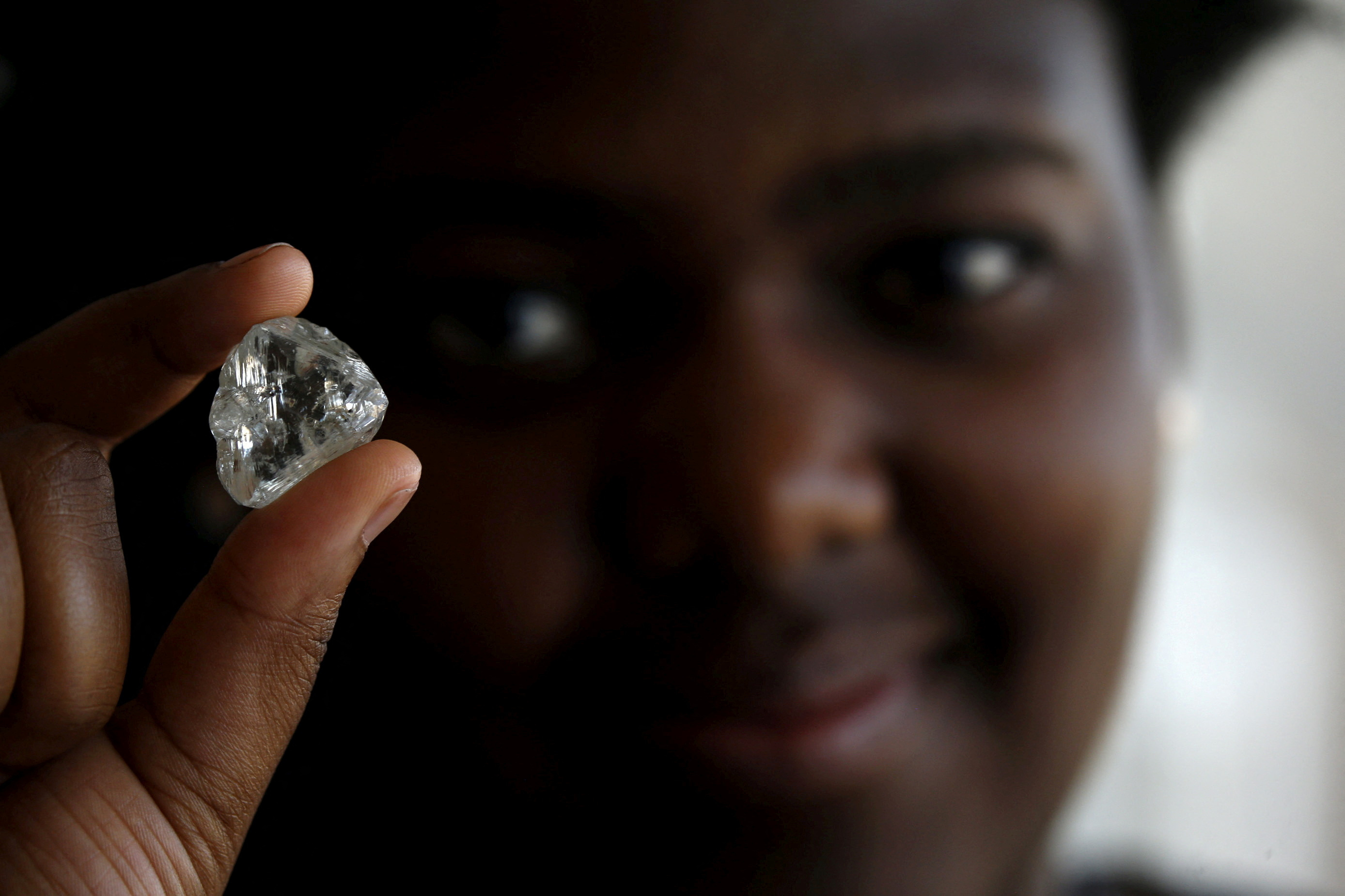 De Beers' rough diamond sales value falls - Mining Technology