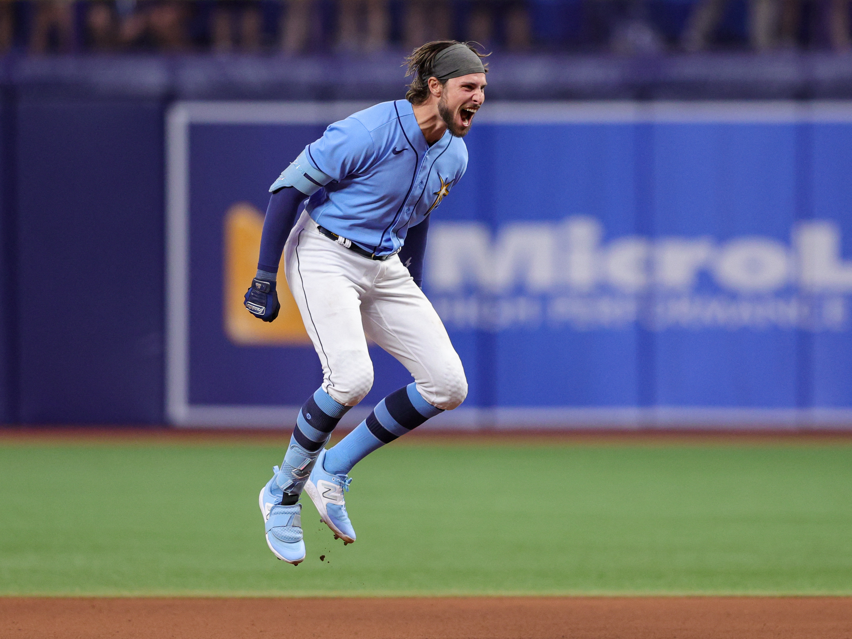 Christian Vazquez hits walk-off blast in 13th as Red Sox trim Rays