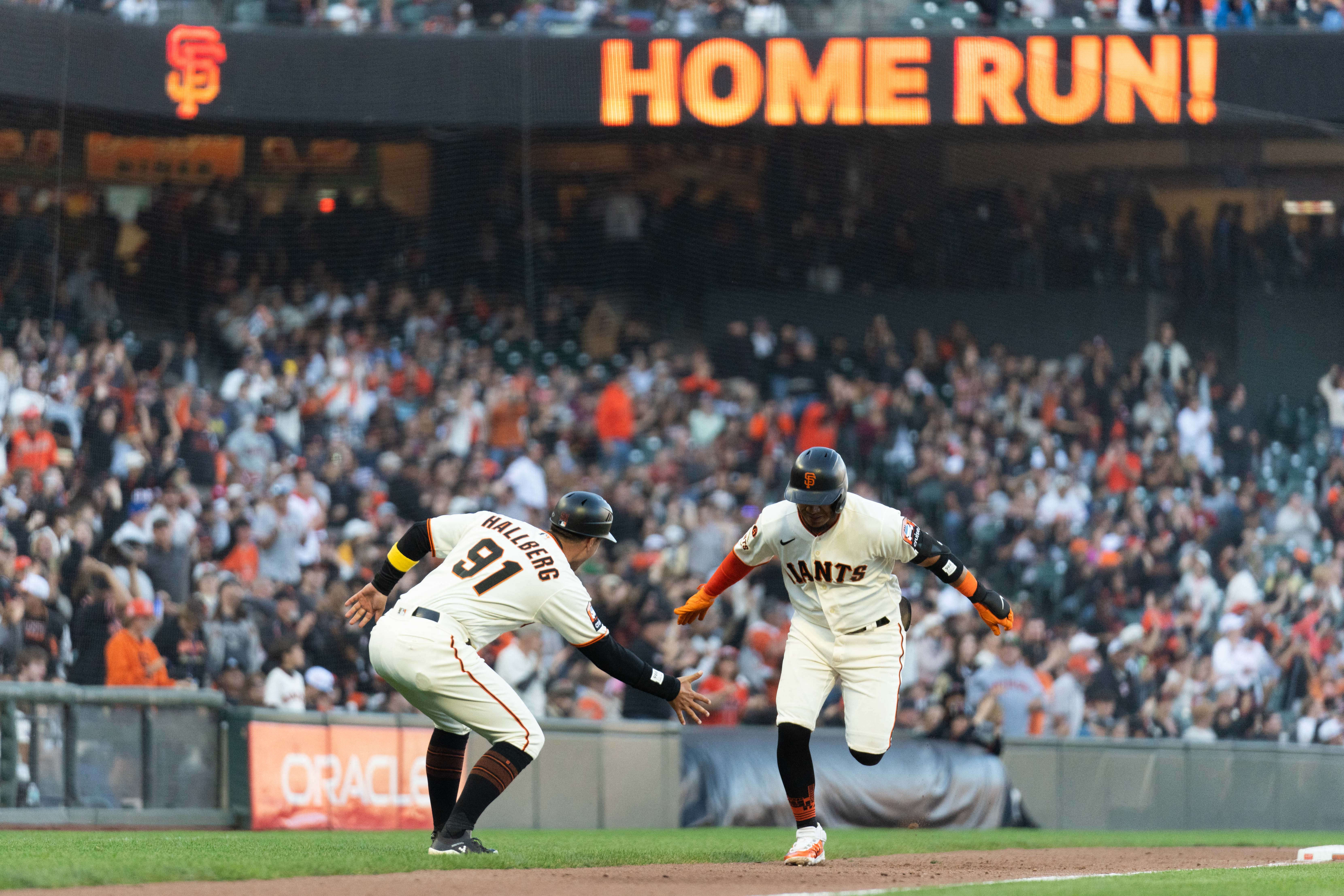 Giants blank rookie-heavy Rockies, complete four-game sweep