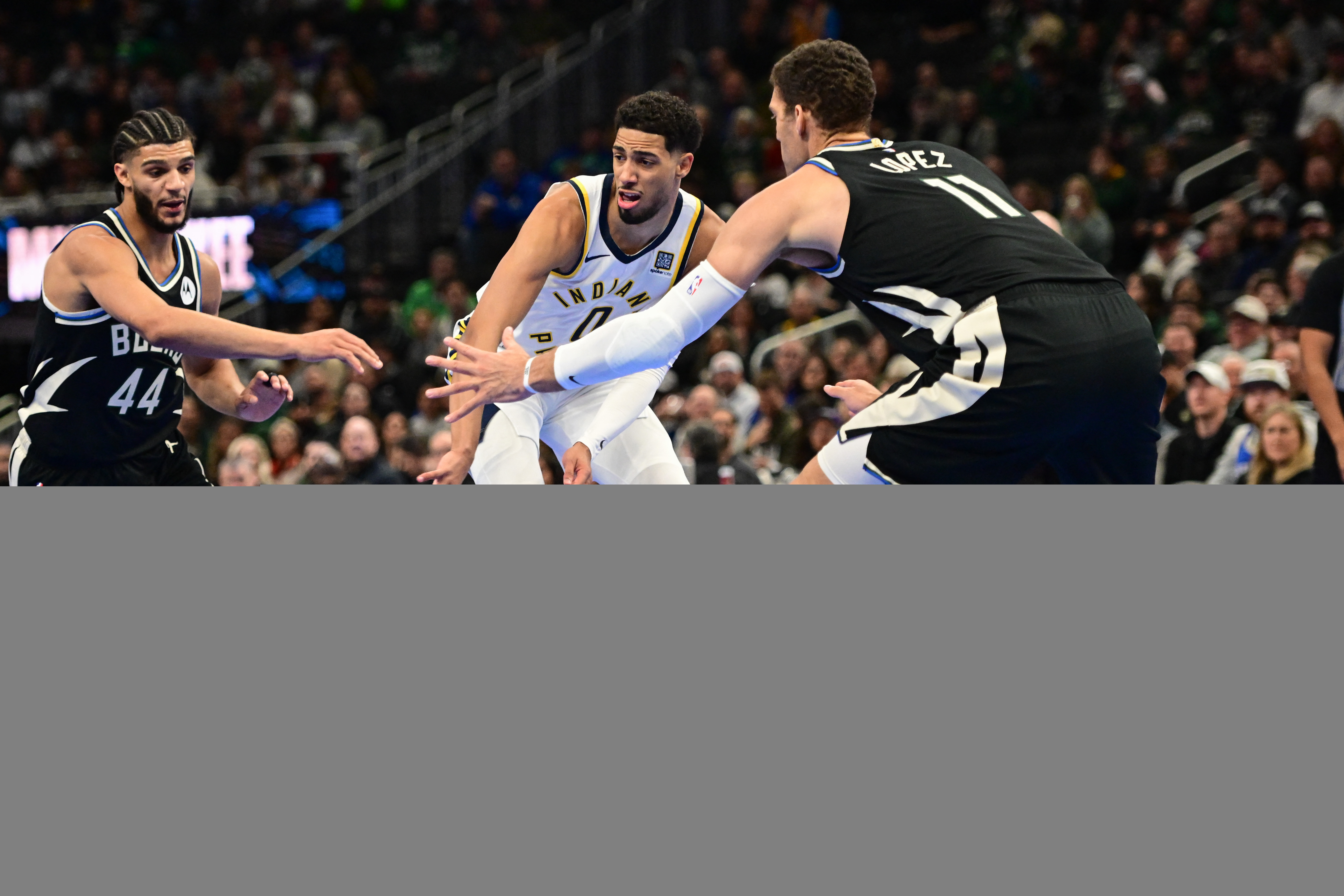 Giannis Antetokounmpo's triple-double helps Bucks past Pacers