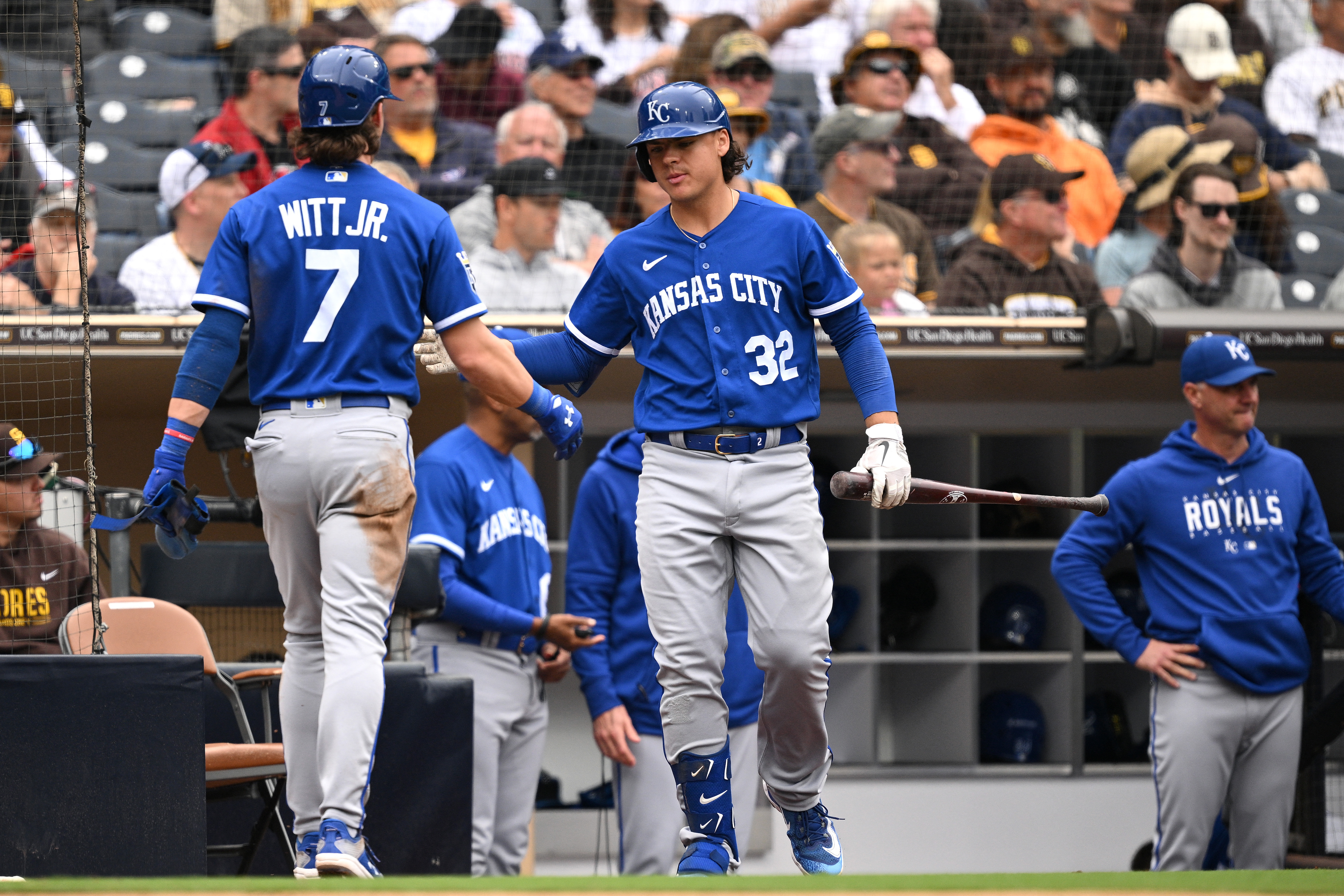 Royals outlast scuffling Padres, 4-3