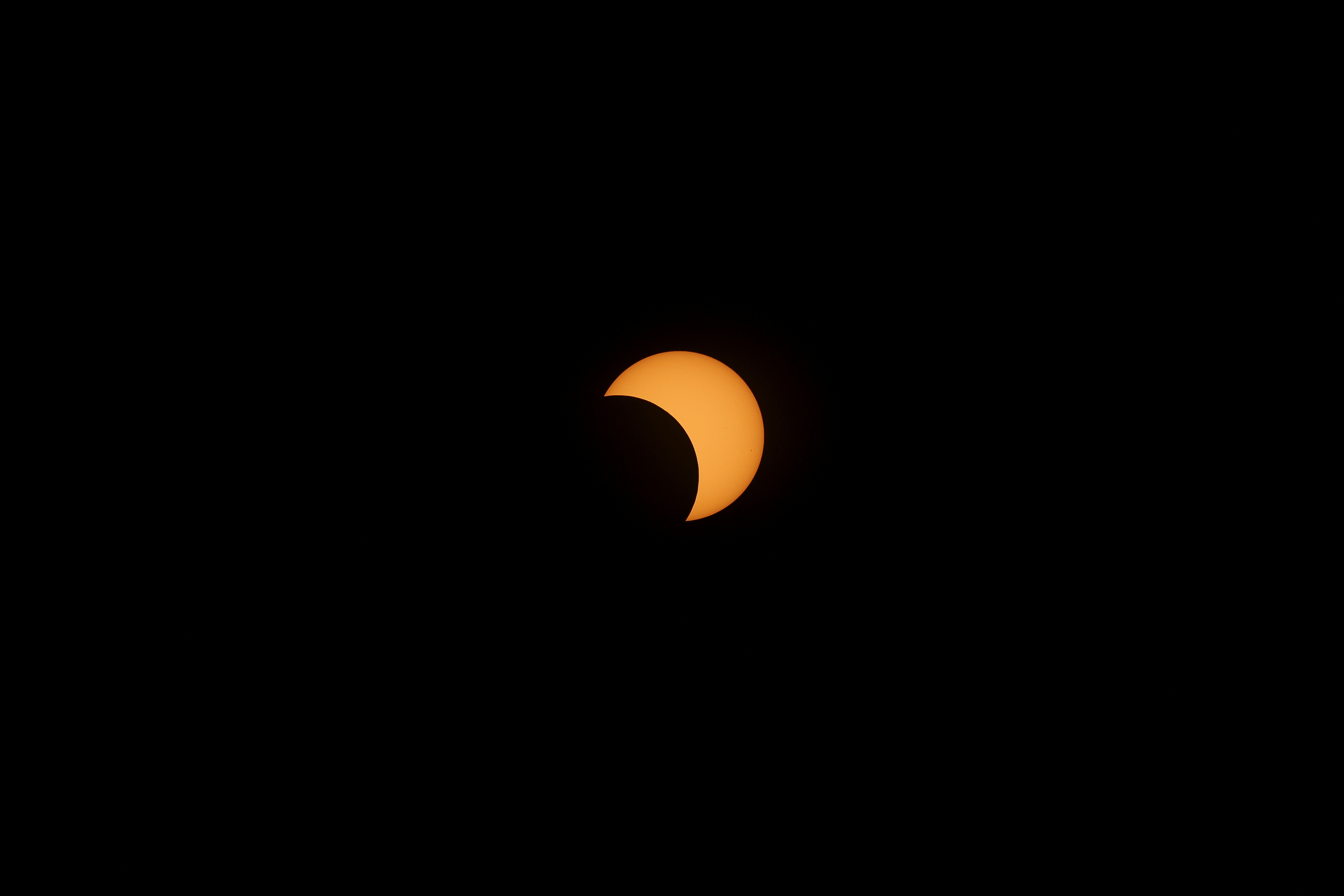 Annular solar eclipse transfixes crowds across the Americas | Reuters