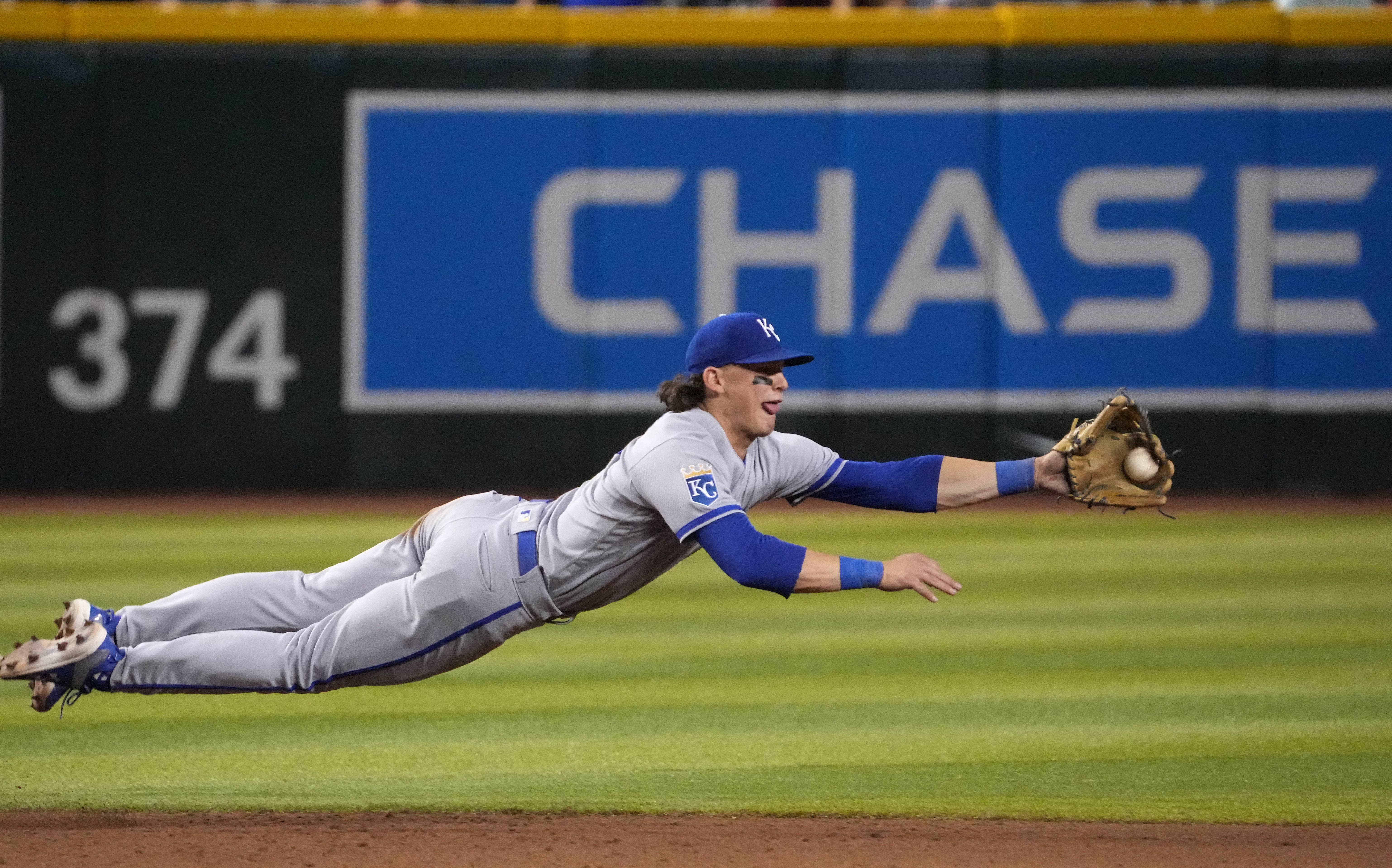 Royals hold off Diamondbacks for rare win