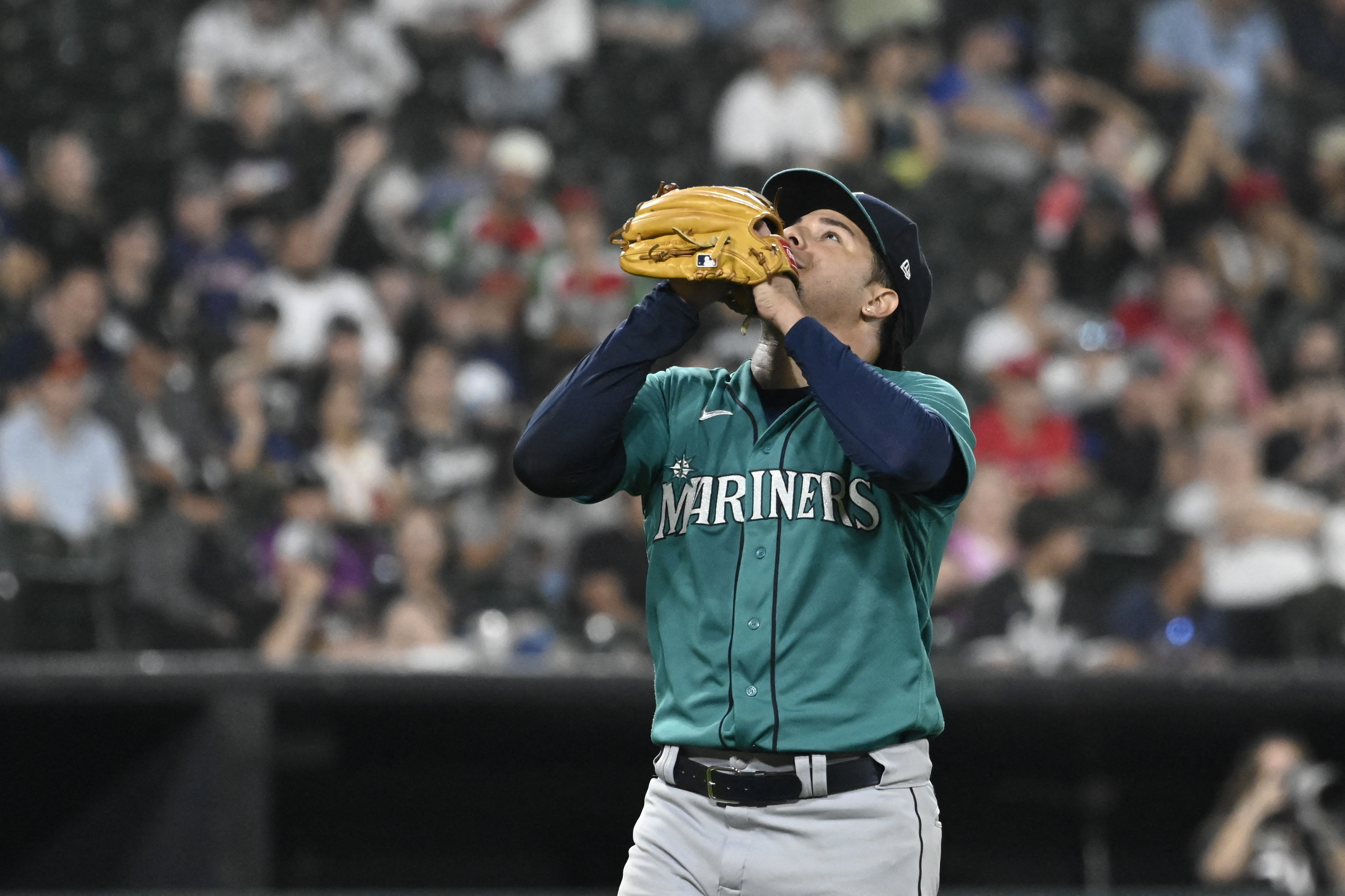 Cal Raleigh stars as Mariners pound White Sox 14-2 for 7th