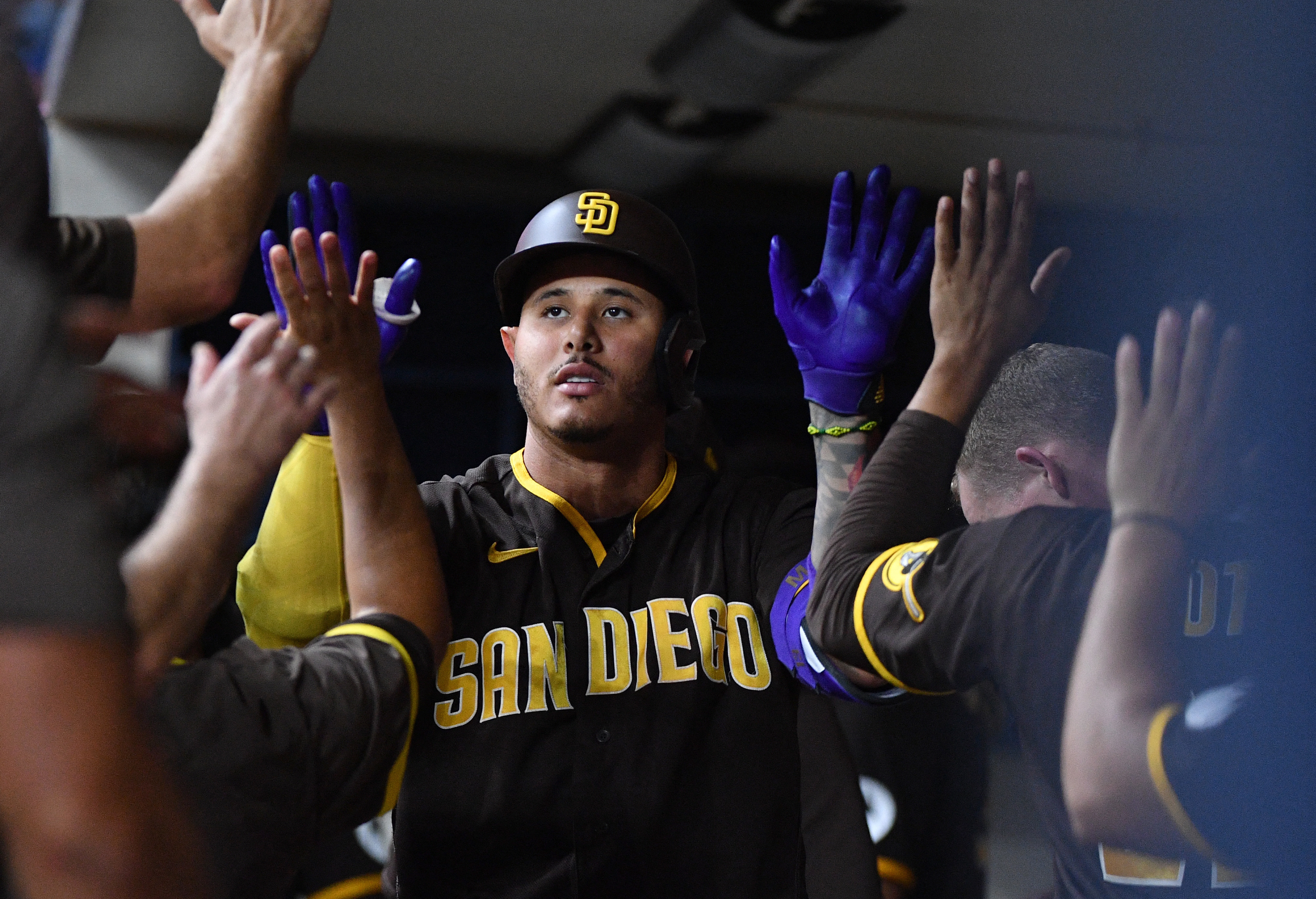 Rowdy Tellez's 3-run blast helps send Brewers past Padres