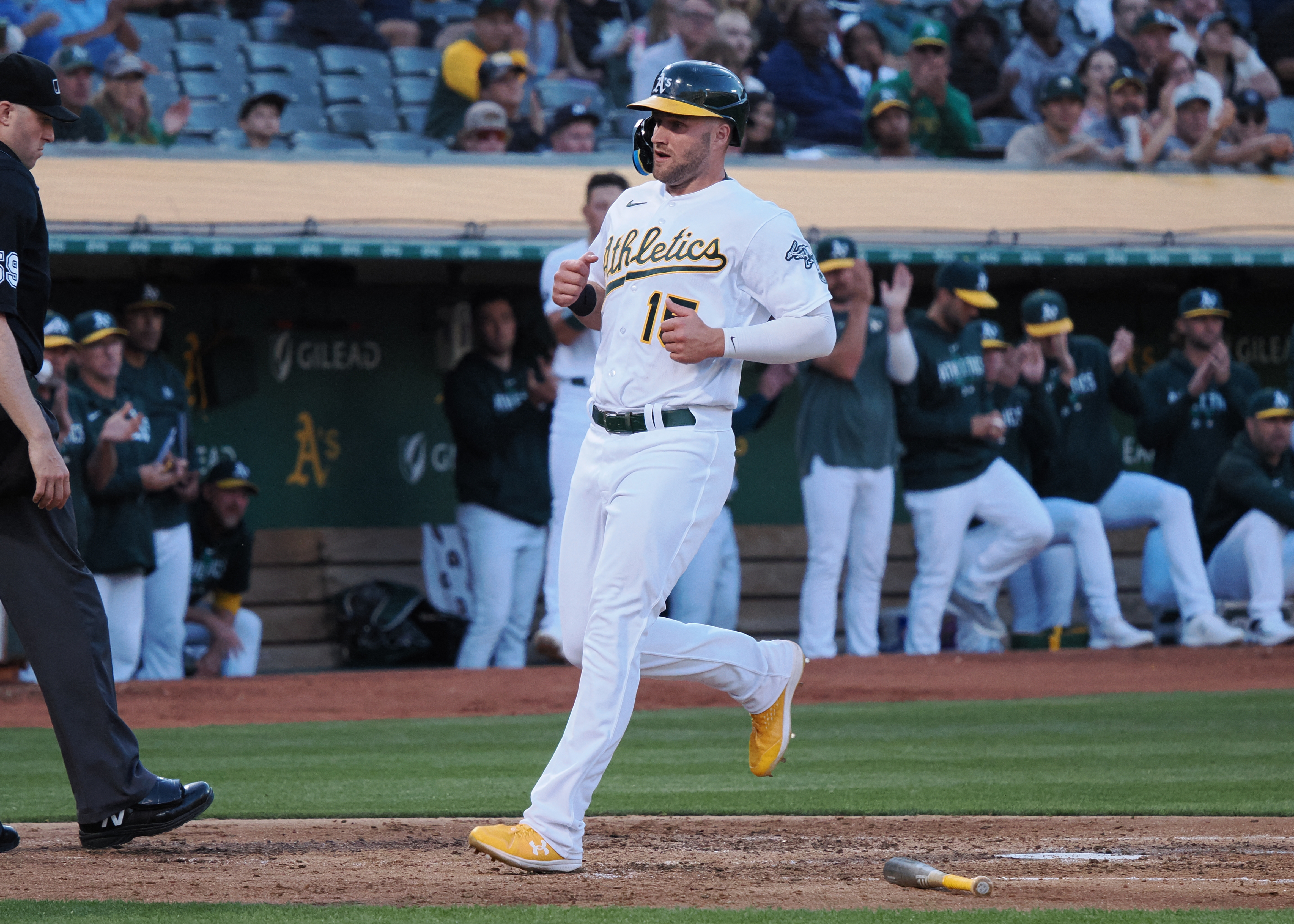 A's beat Twins 2-1