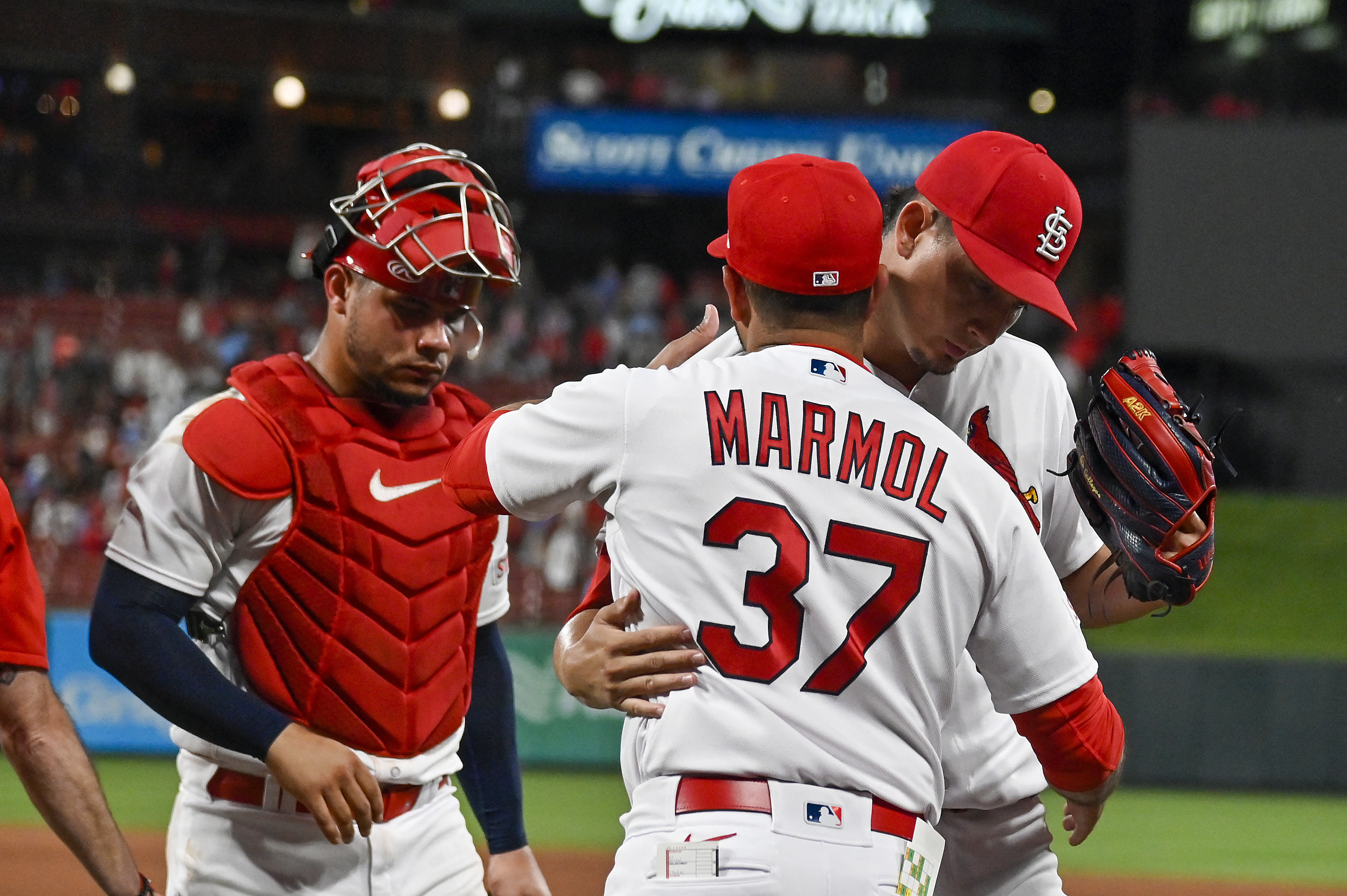 Miles Mikolas has terrific night as Cardinals edge Royals