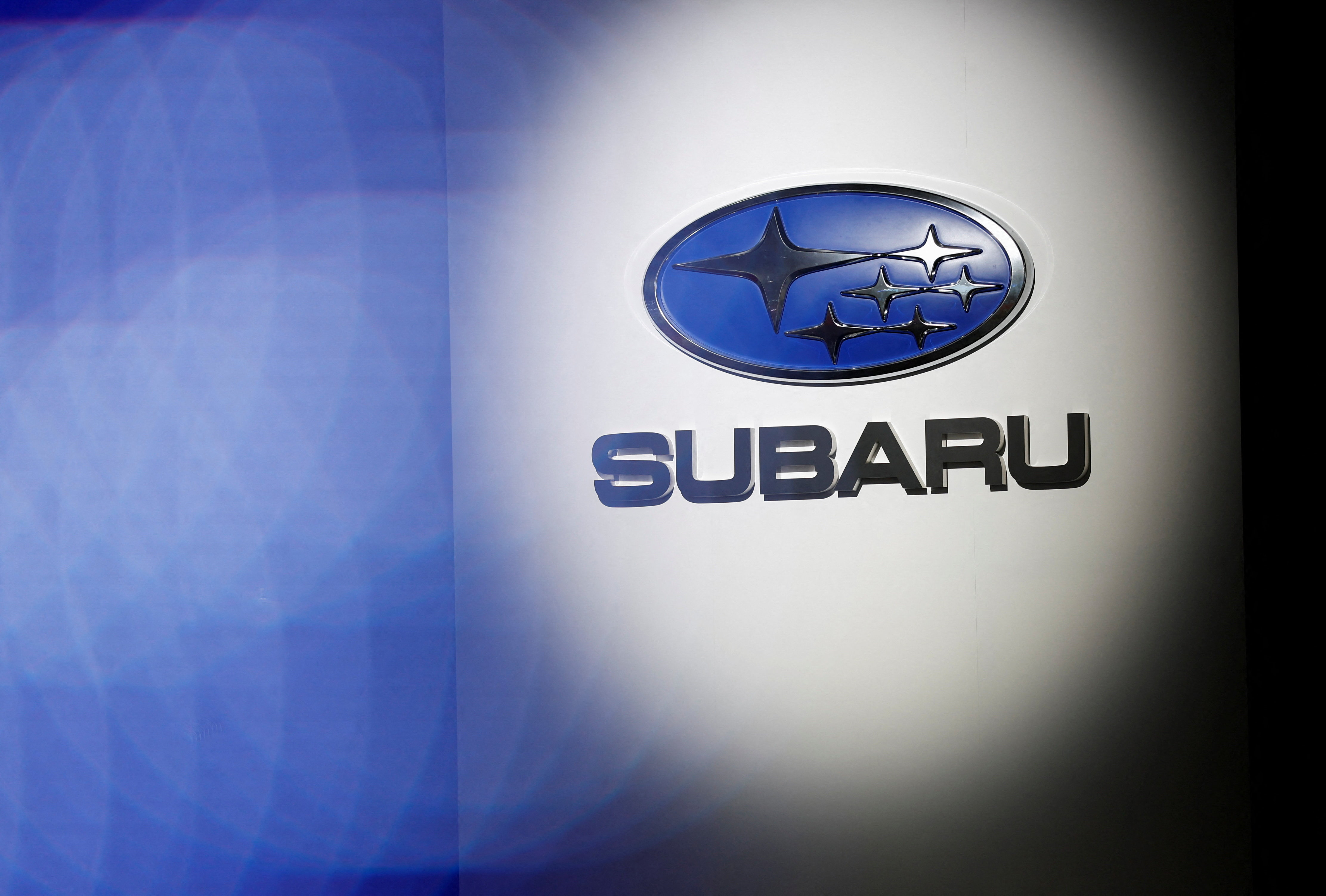 美品 SUBARU リバーシブル 中綿 ベスト 企業ロゴ ブラック スバル SUBARU、4─6月期純利益10％減 北米で車販売金融事業に参入