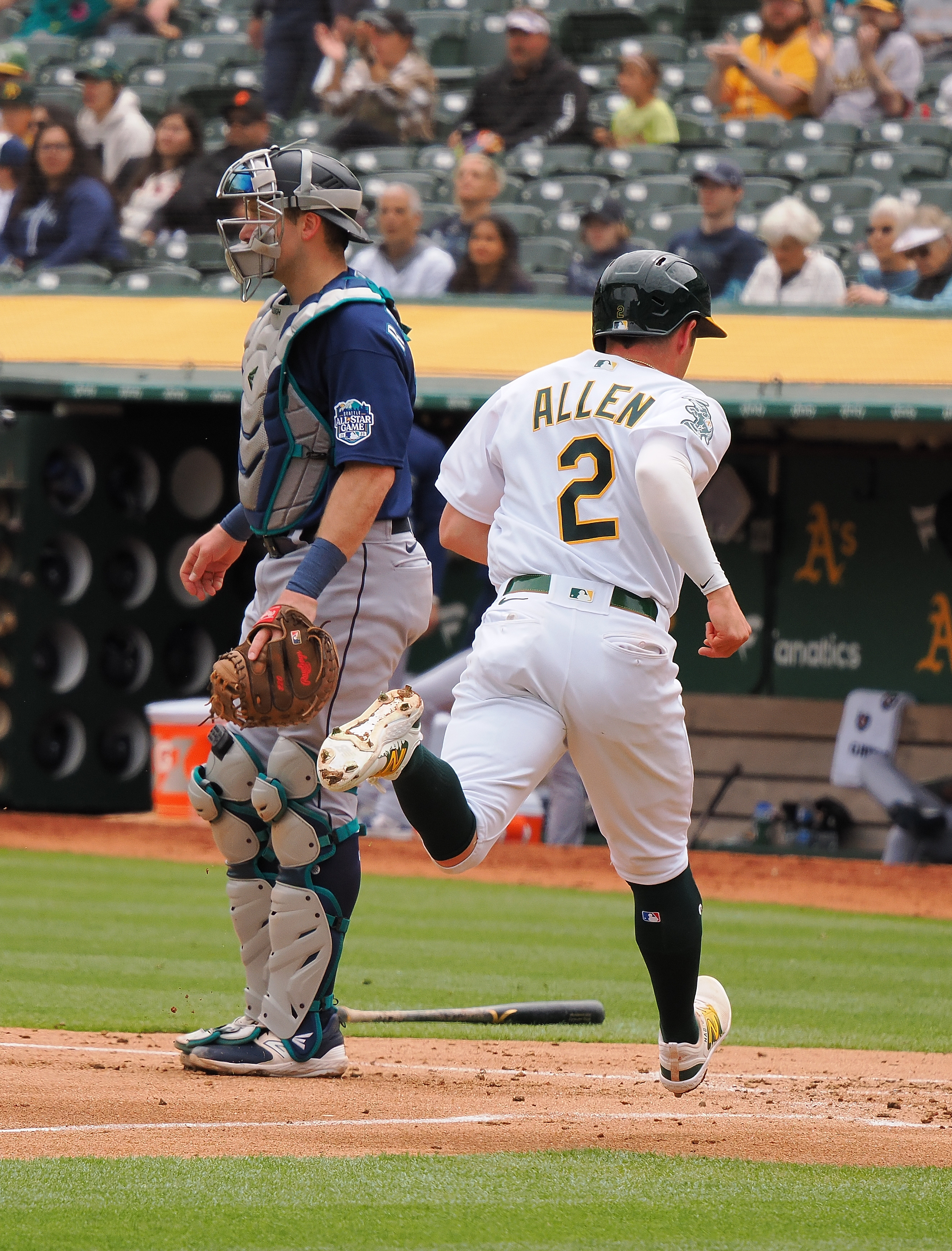 Mariners close out August with 21 wins after rallying past Oakland for 5-4  victory - ABC7 San Francisco