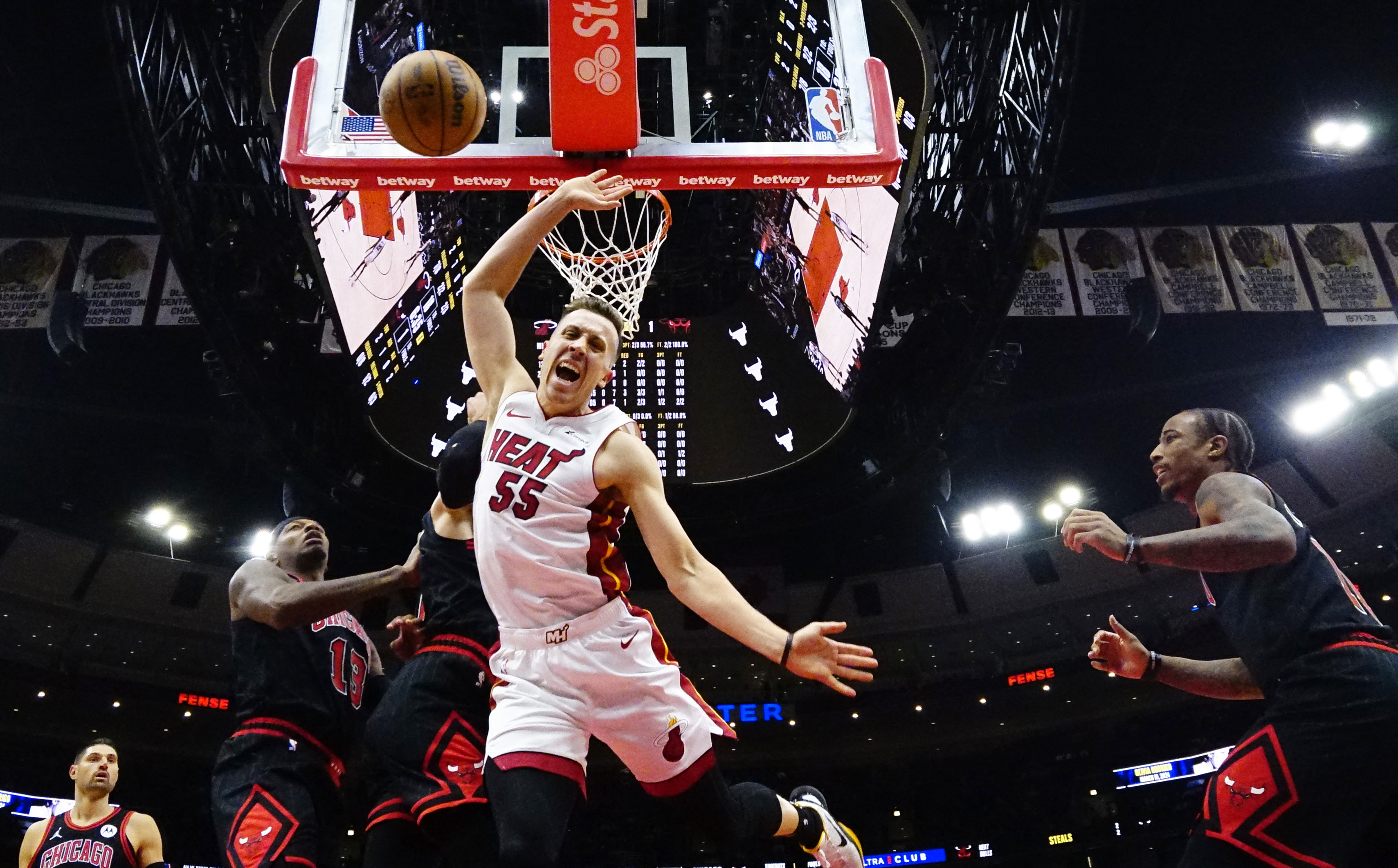 Chicago Bulls breaks two-game slump with huge win over the Miami Heat -  Sports Illustrated Chicago Bulls News, Analysis and More