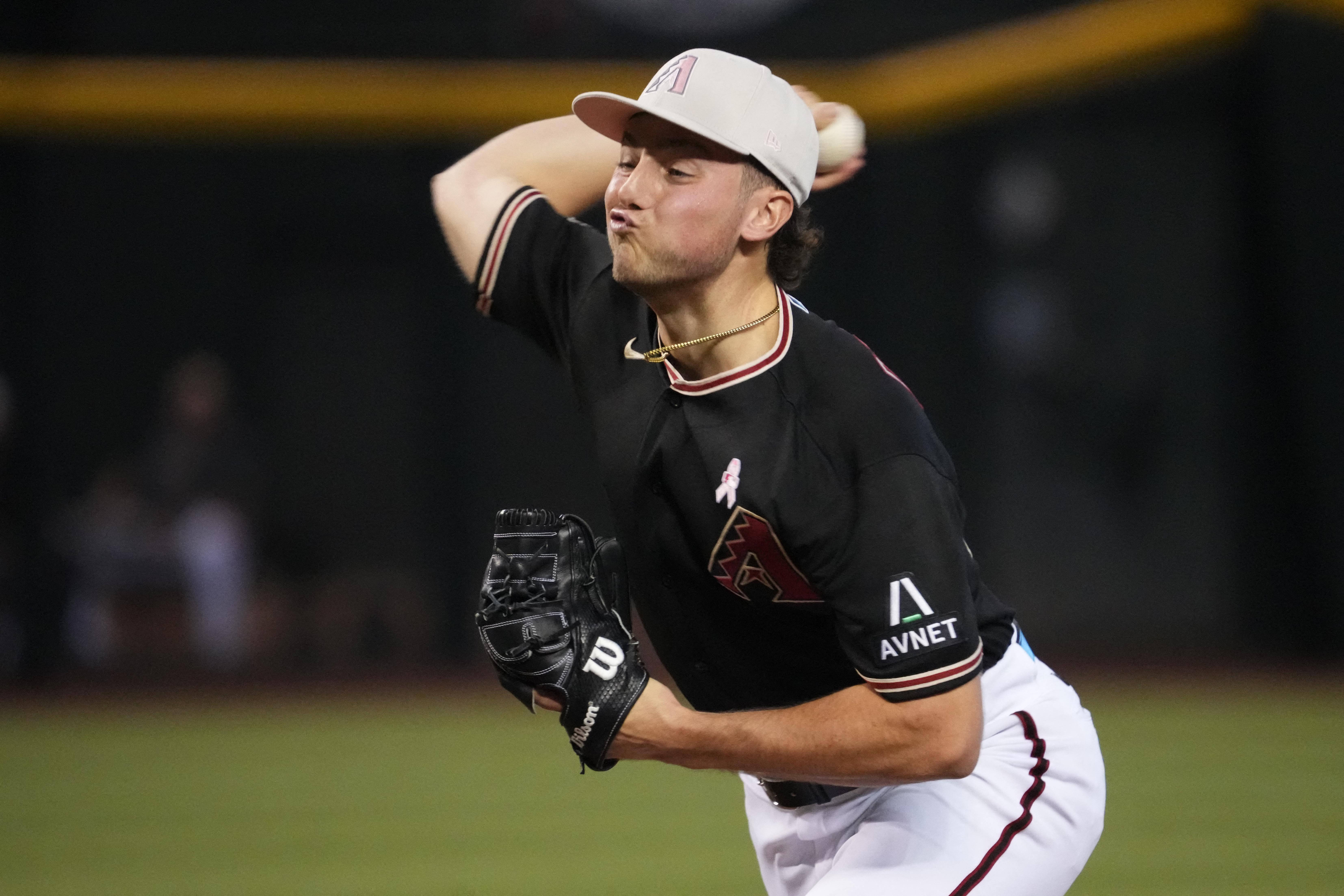 Lourdes Gurriel Jr.'s walk-off double lifts D-backs past Giants