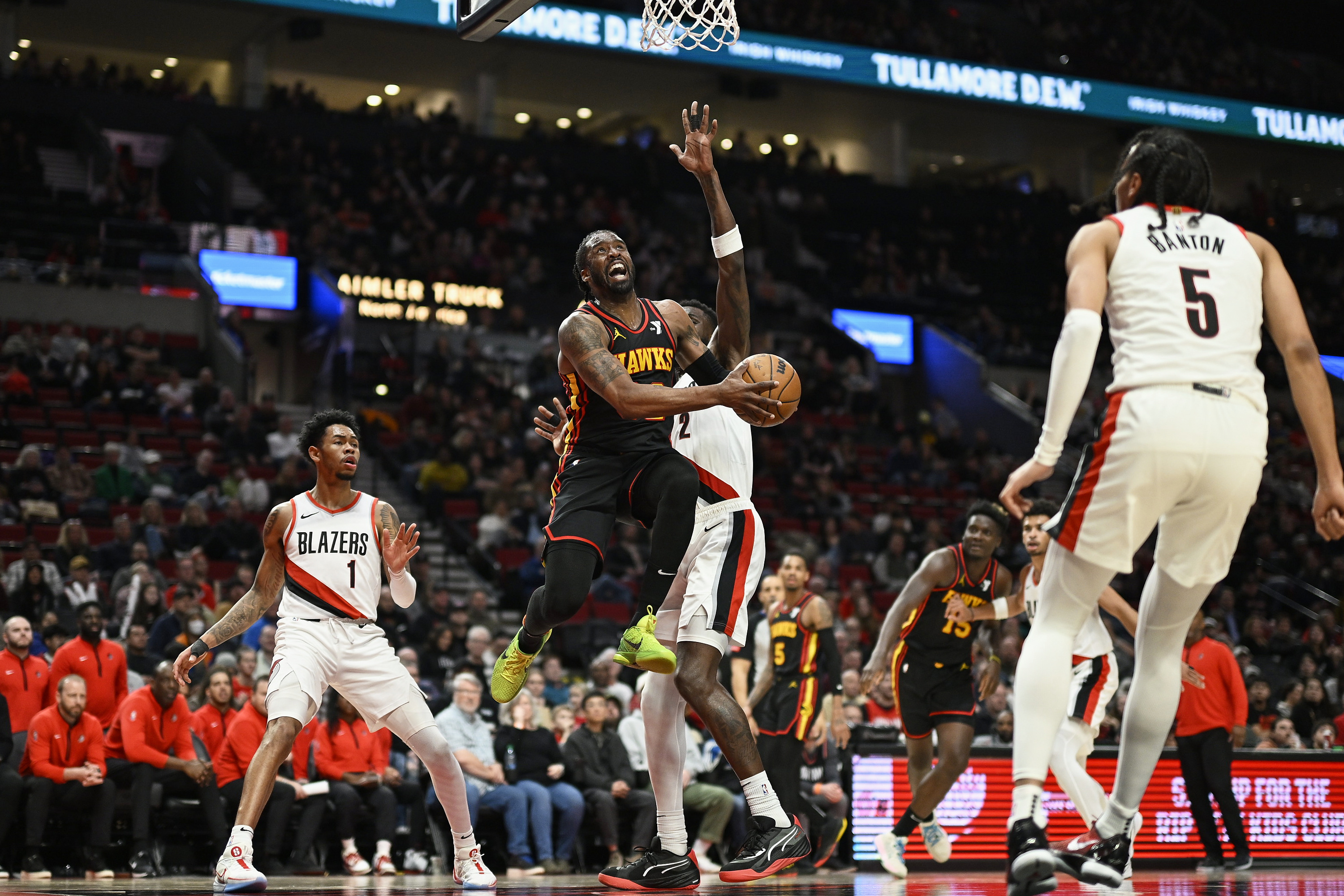 Anfernee Simons, Deandre Ayton Help Blazers Beat Hawks | Reuters