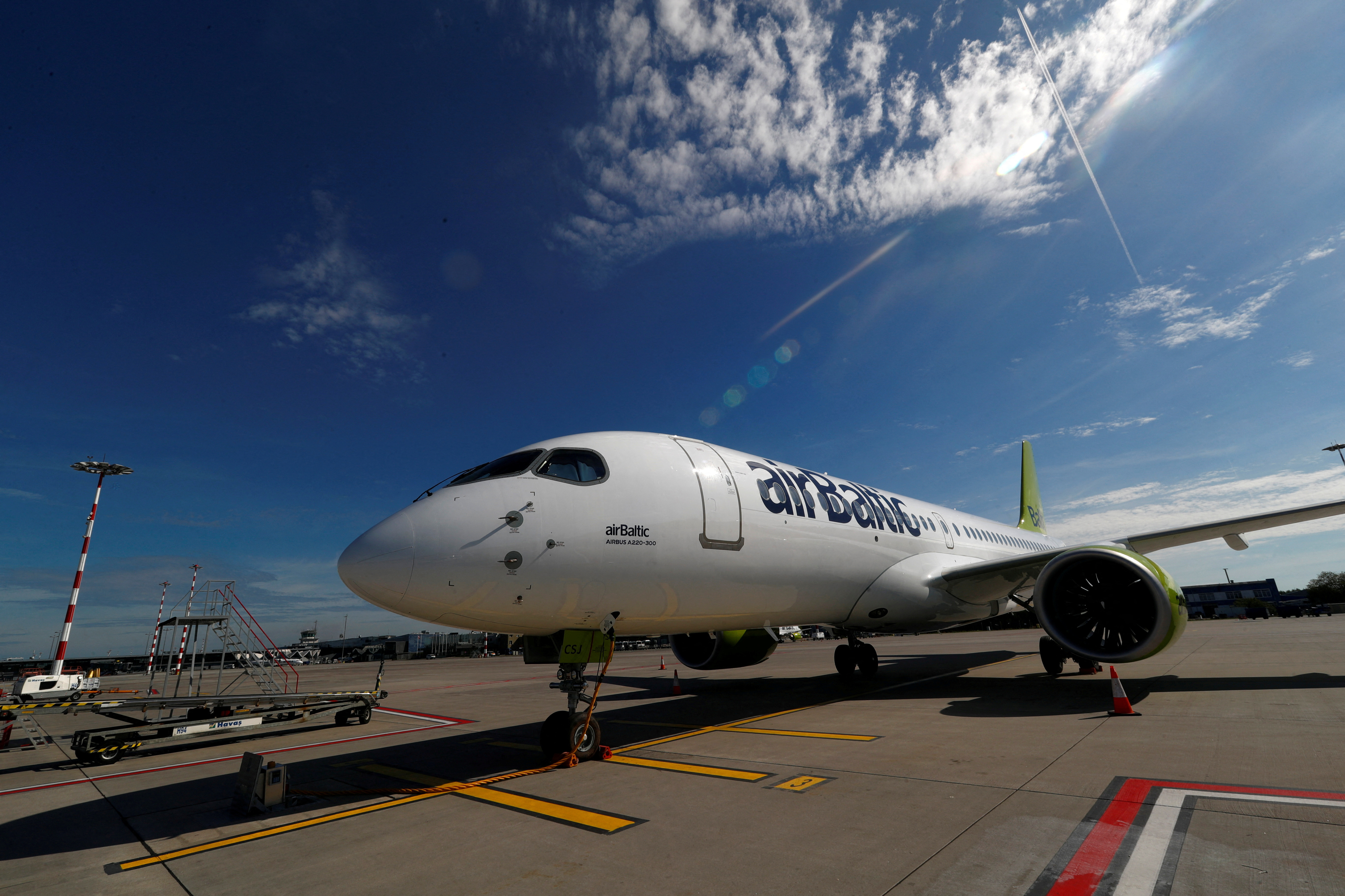 AirBaltic in talks to buy 30 more Airbus A220 - CEO