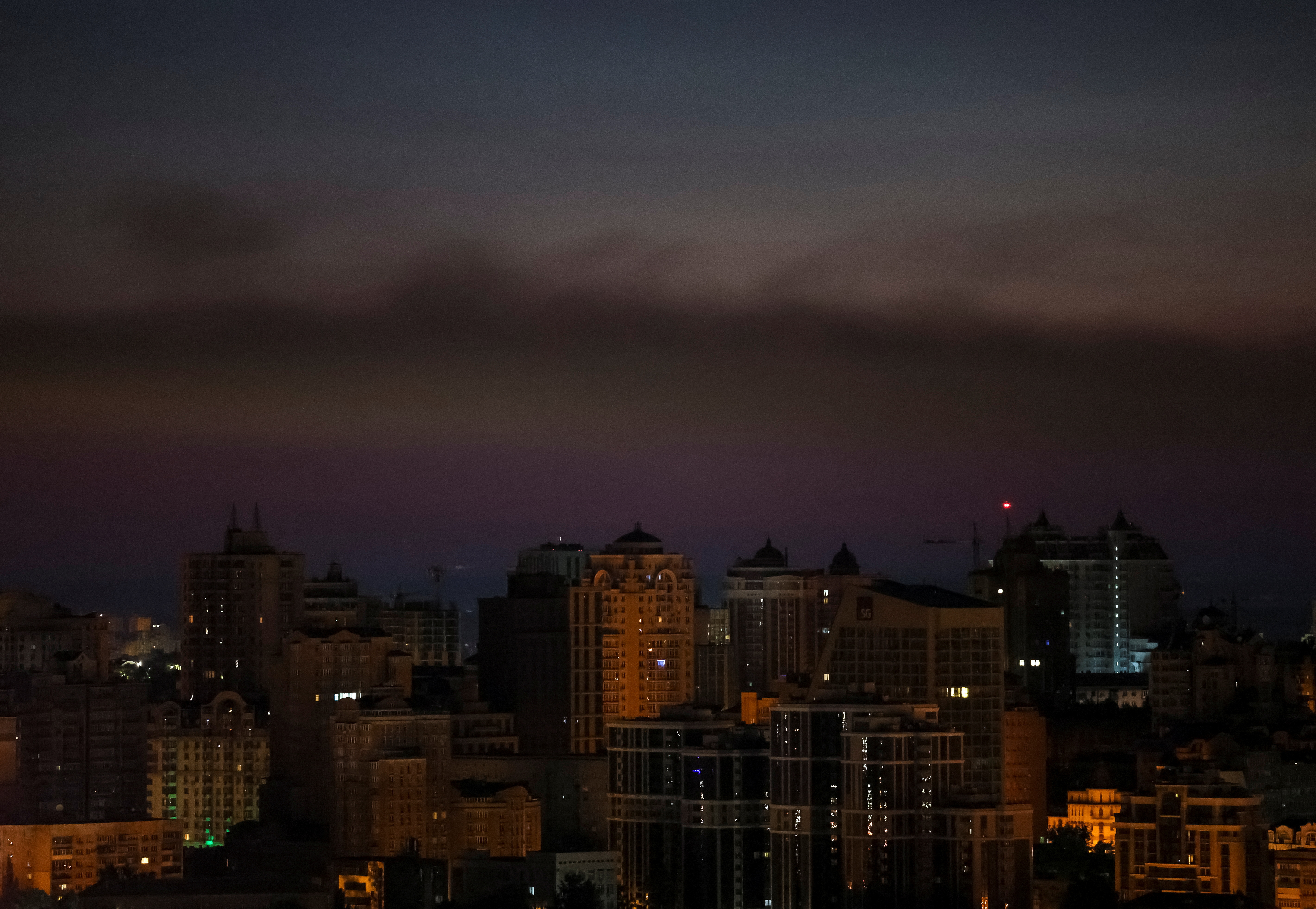 Photo de la capitale ukrainienne à l'aube lors d'une frappe de drone russe