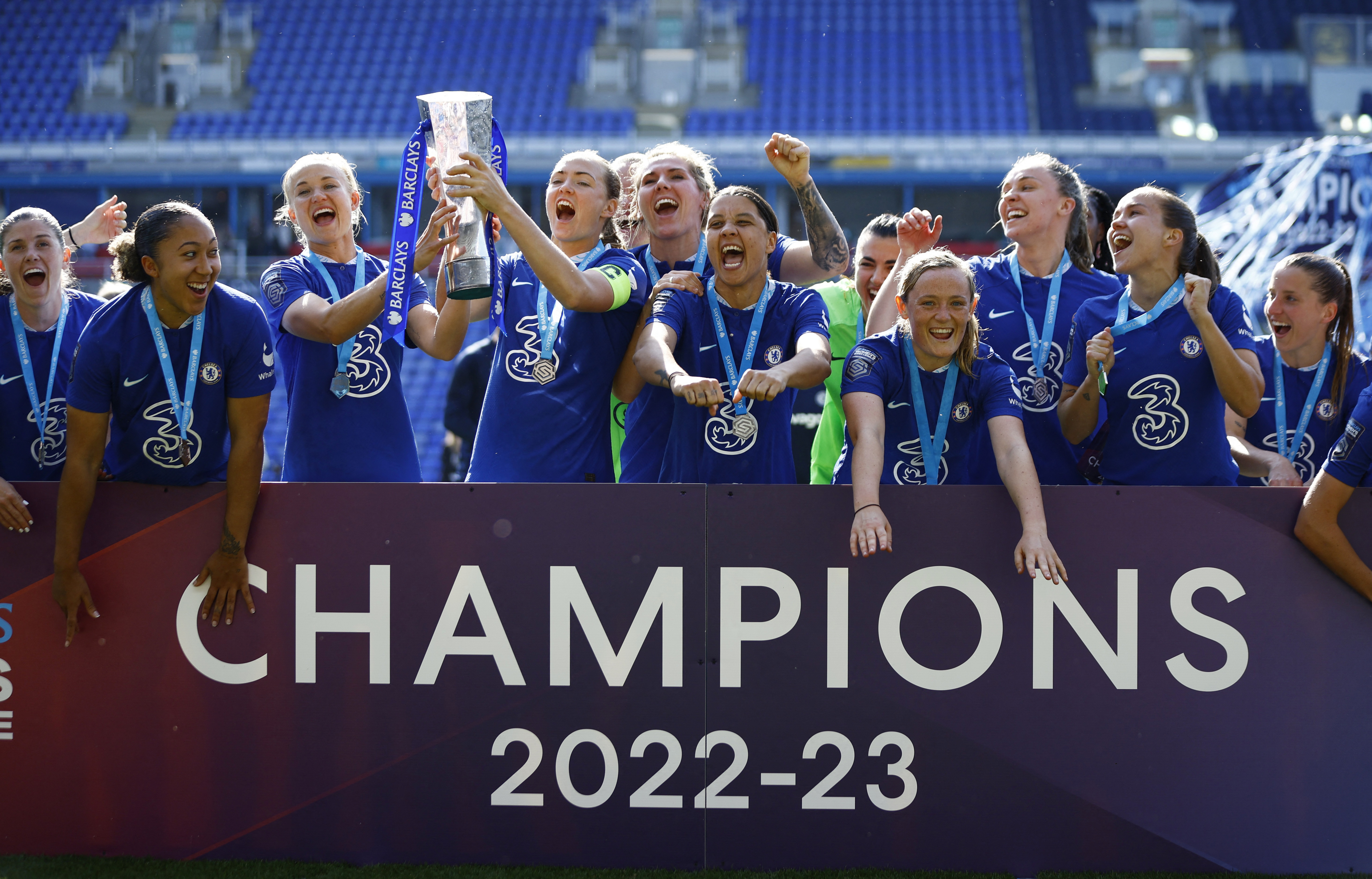 Arsenal Women acknowledge lack of diversity in team photo