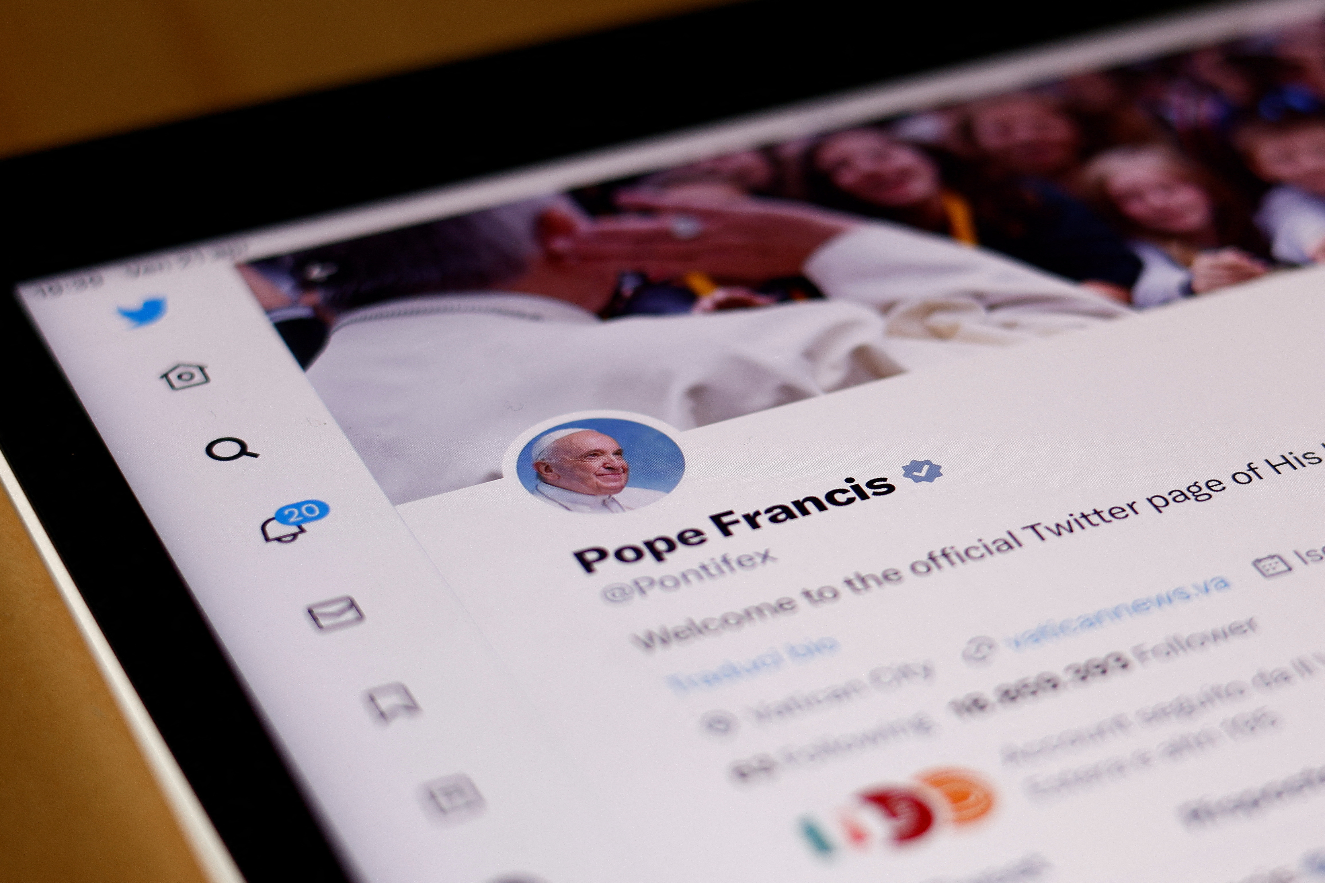El Papa Francisco pierde el estado azul verificado de Twitter