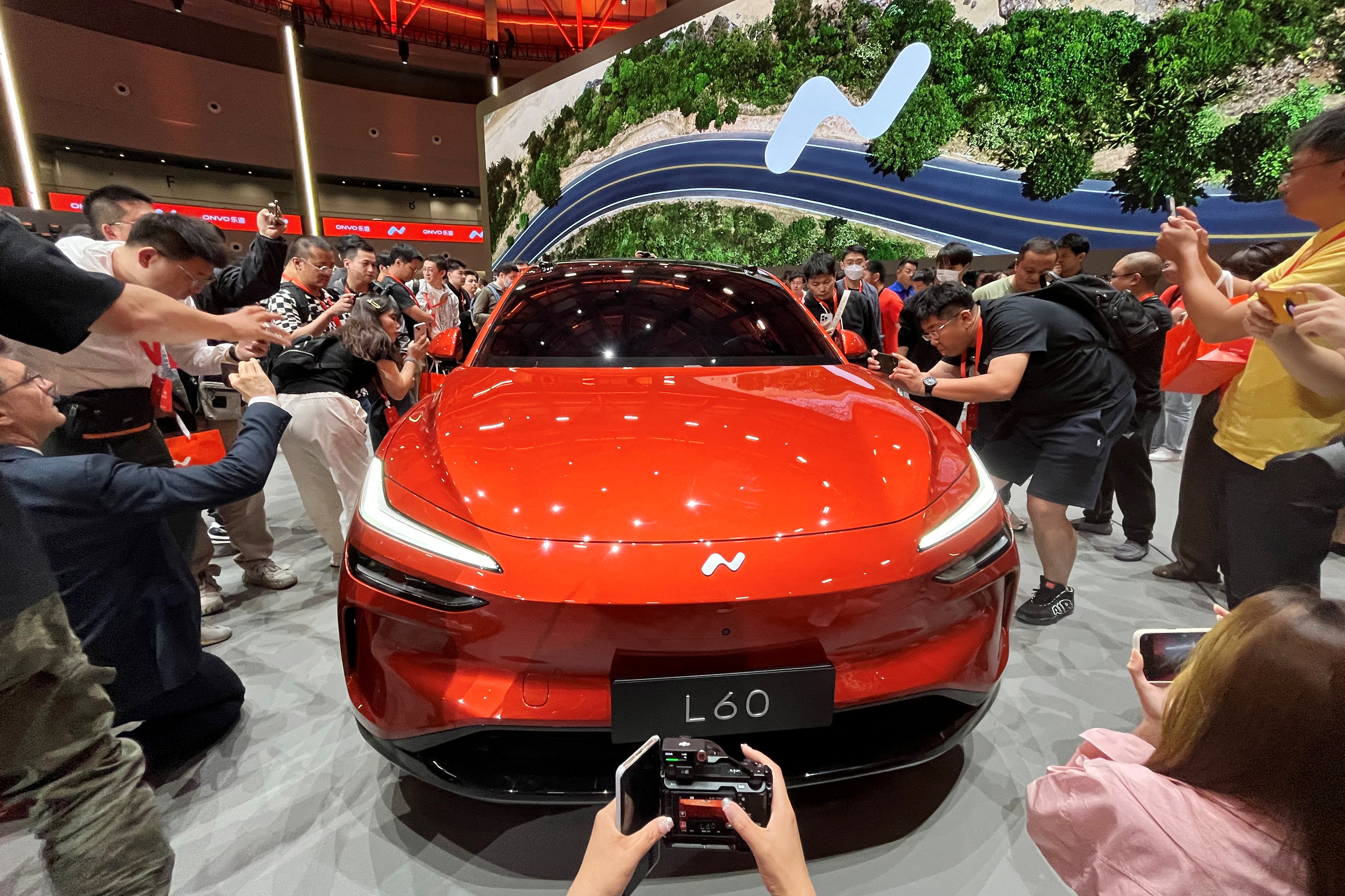 Your choice中国 一直娱 ヨントン ディノ 中国EVのNIO、「オンボ」ブランド車発表 テスラ「モデルY」に