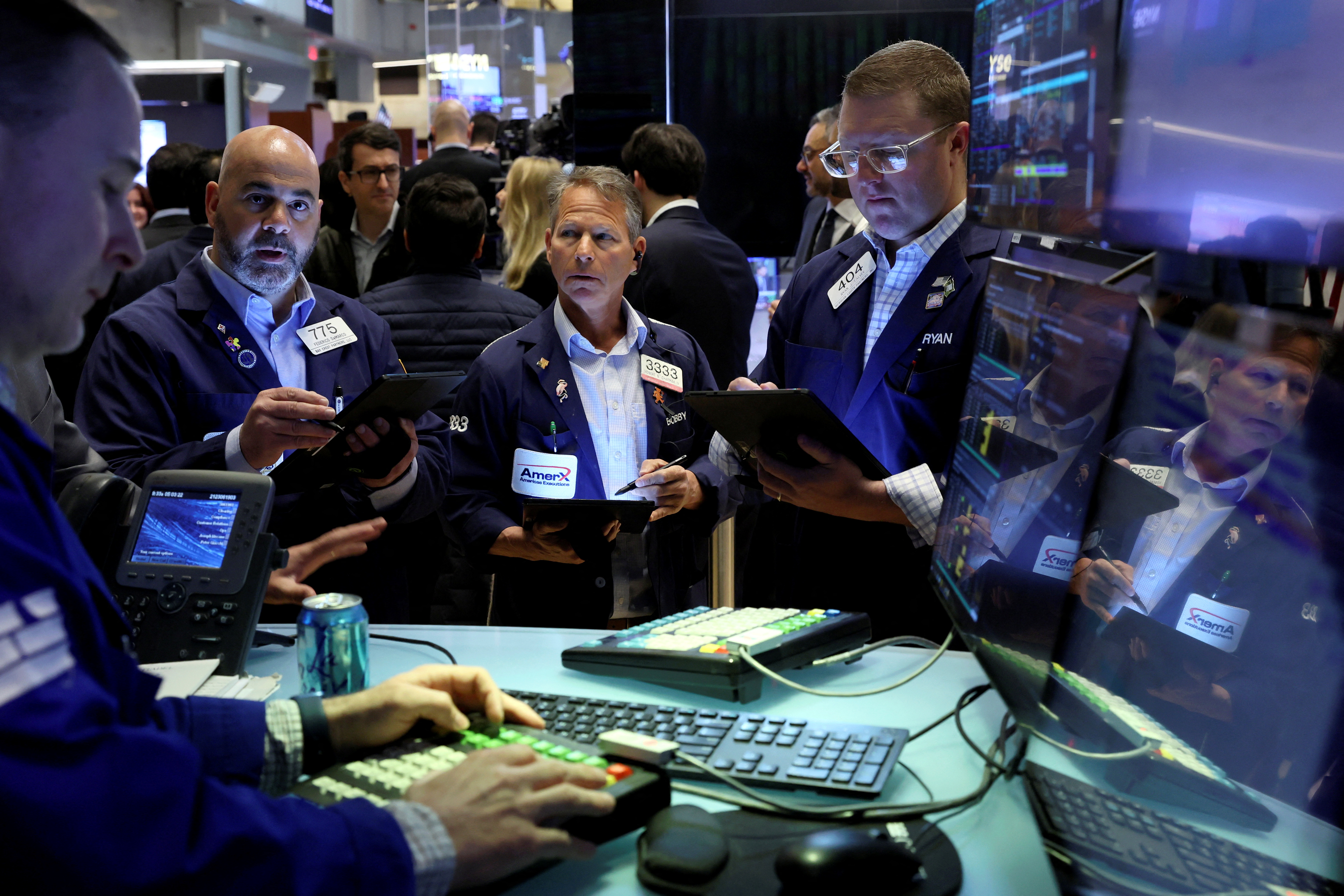 Shares rise, US interest rates fall while markets wait for interest rates to rise from the Fed