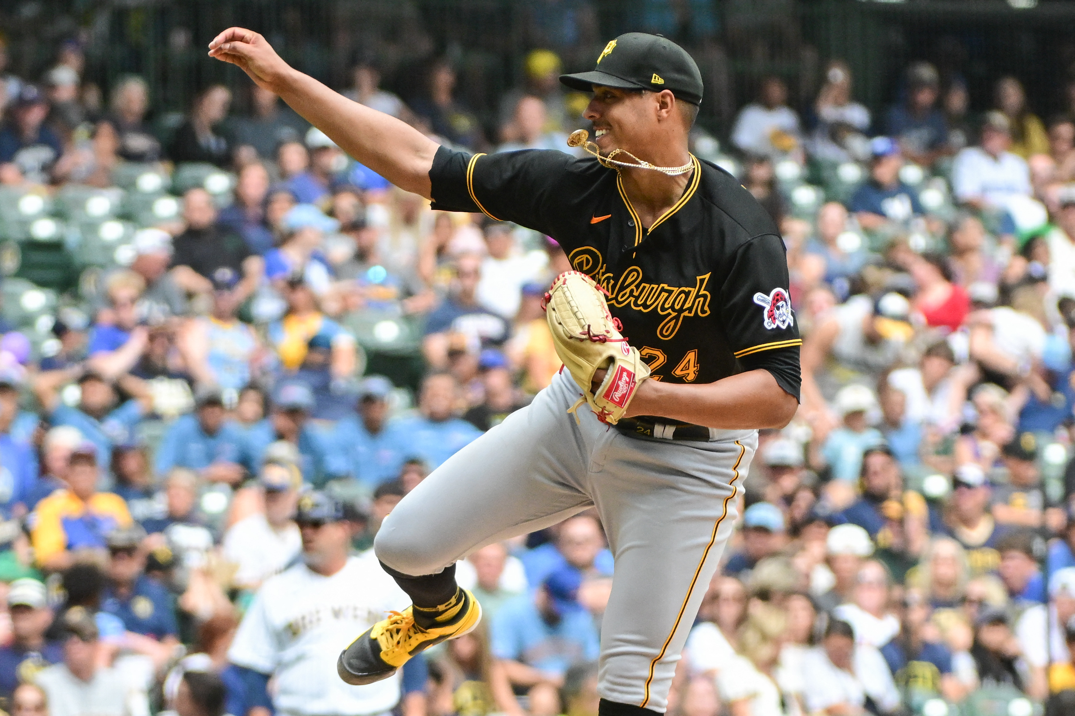 Pirates RHP Johan Oviedo dominates Brewers