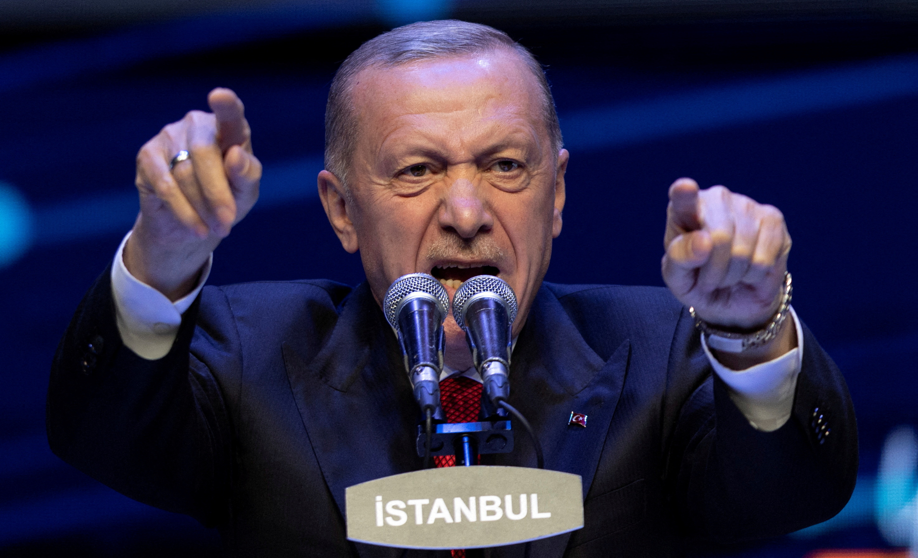 Turkish President Tayyip Erdogan addresses his supporters in Istanbul