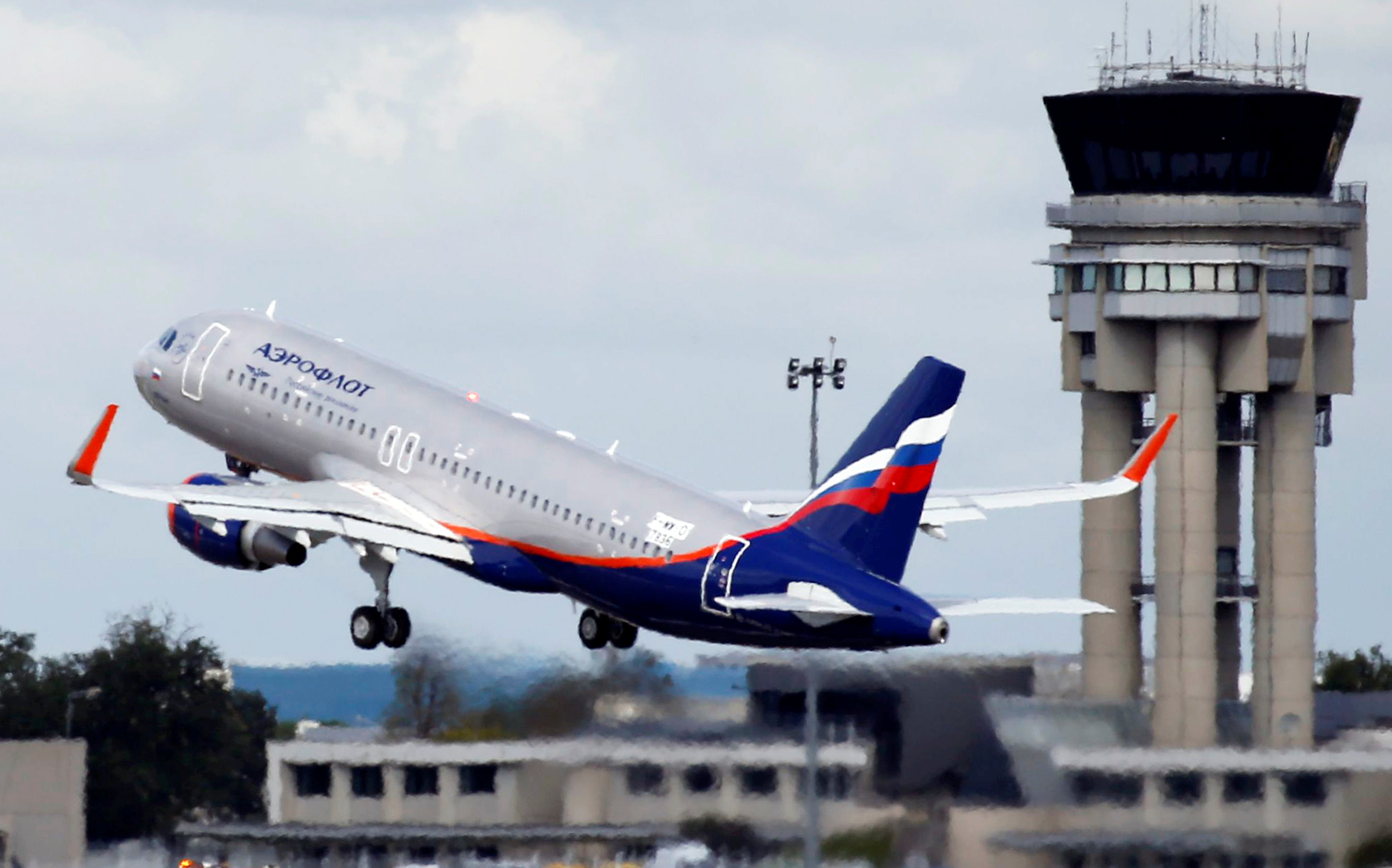 An Airbus A320-200 of Russia's flagship airline Aeroflot takes off in Colomiers at the Toulouse-Blagnac airport