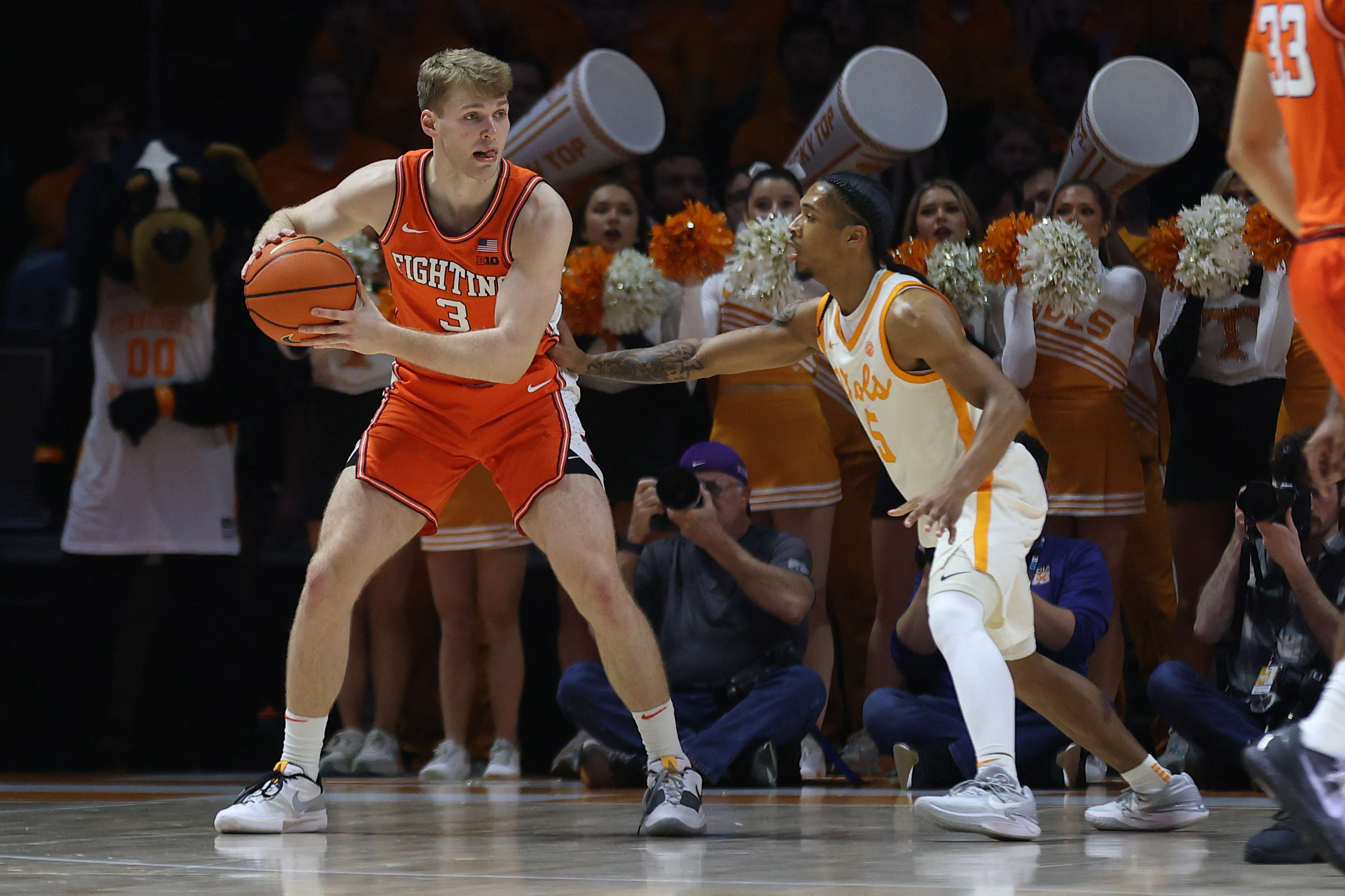 Trailing At Half, No. 17 Tennessee Tops No. 20 Illinois | Reuters