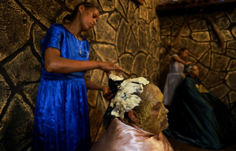 Ethiopia's traditional 'sauna' therapy gains big city popularity in Addis Ababa