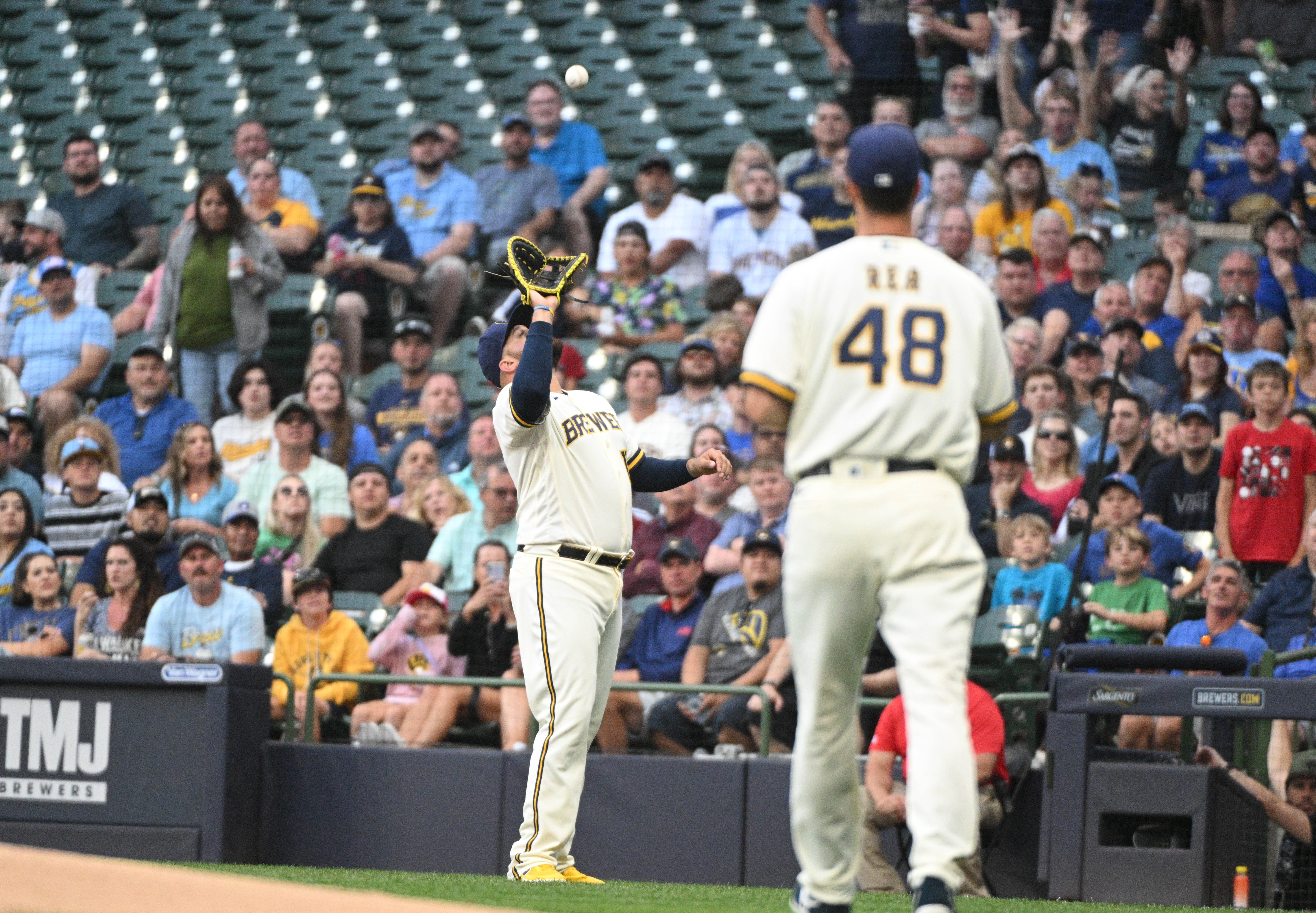 Brewers escape early hole, dump Diamondbacks