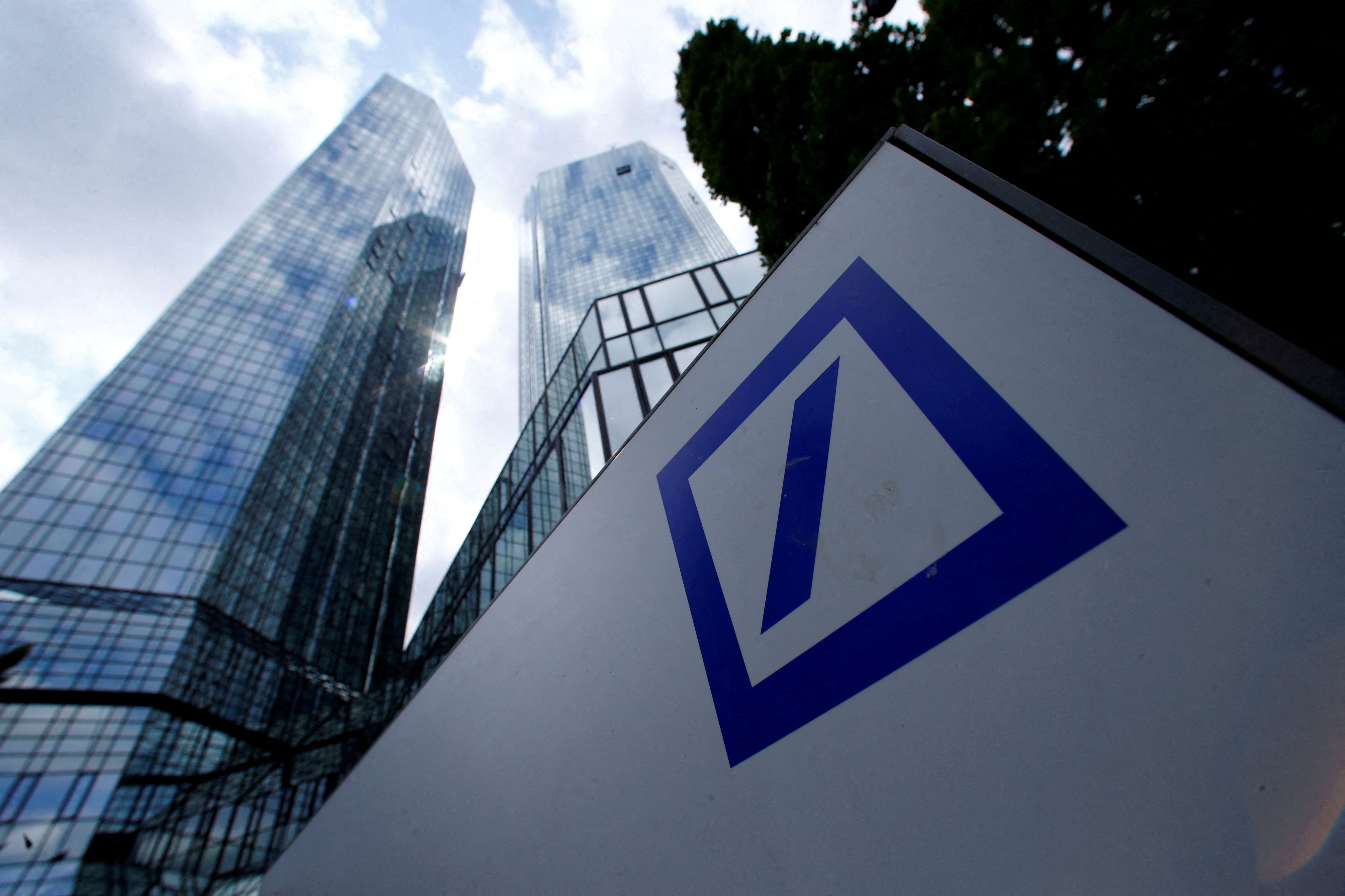 A Deutsche Bank logo adorns a wall at the company's headquarters in Frankfurt, Germany June 9, 2015. REUTERS/Ralph Orlowski//File Photo