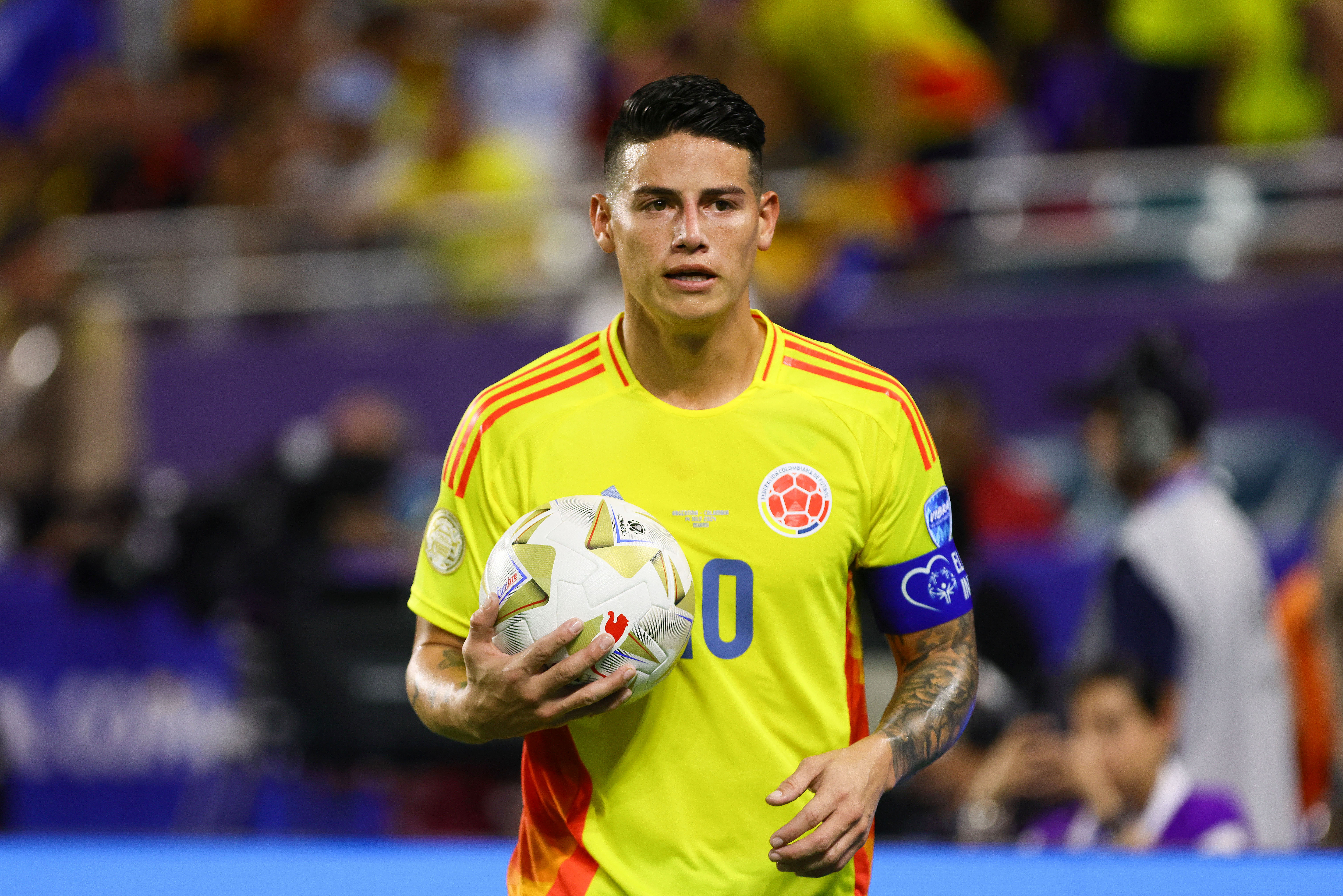 セール中…ロドリゲス直筆サイン入り写真…顔アップ…サッカー コロンビア代表…⑩ 性格もイケメン」 コロンビア代表MFハメス・ロドリゲスが