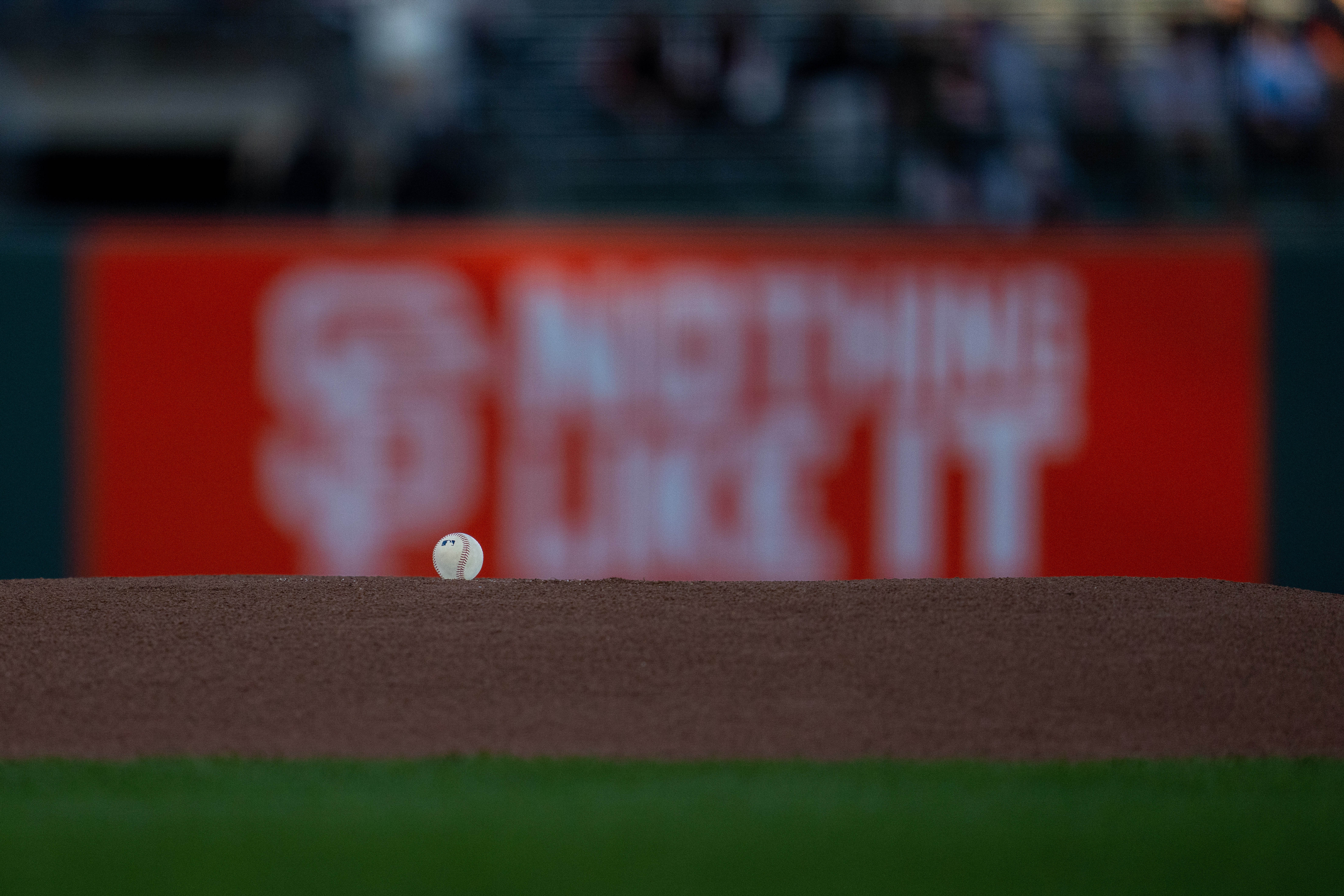 Crawford's HR with 2 outs in 9th lifts Giants past D-backs