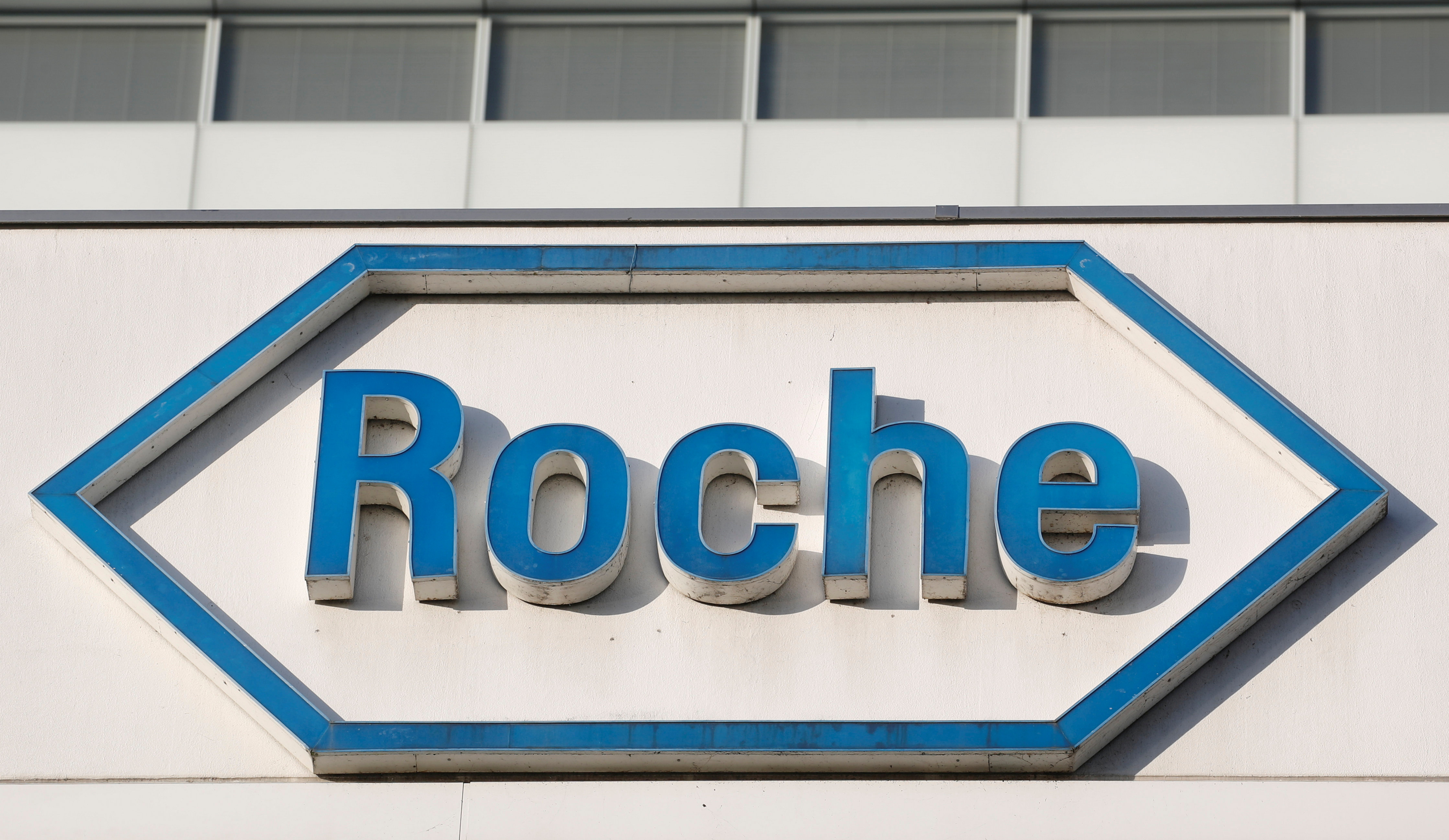 The logo of Swiss drugmaker Roche is seen at its headquarters in Basel, Switzerland January 30, 2020. REUTERS/Arnd Wiegmann/File Photo