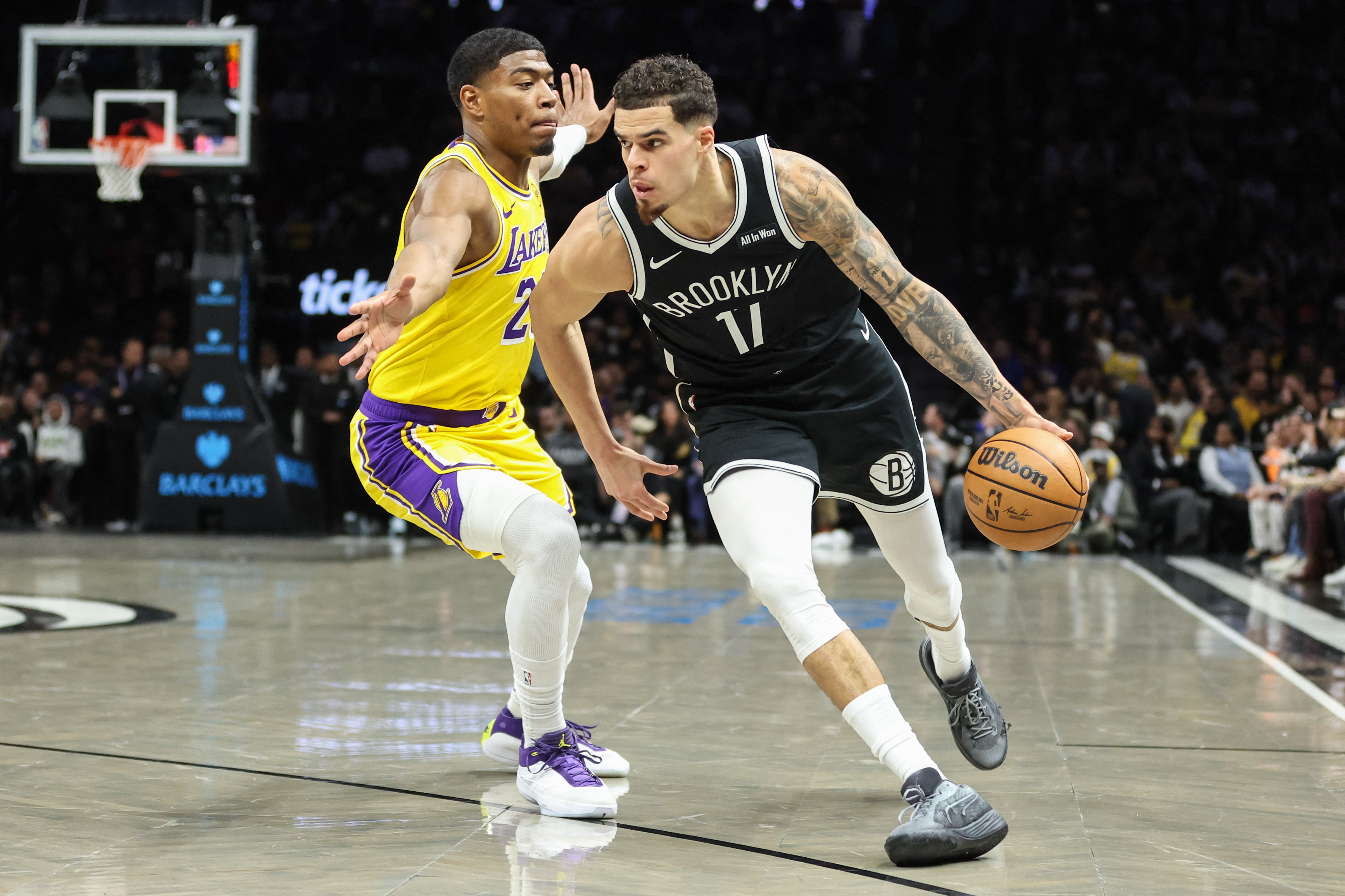 仏ベルサイユ宮殿で舞踏会、18世紀の衣装で華やかに | ロイター