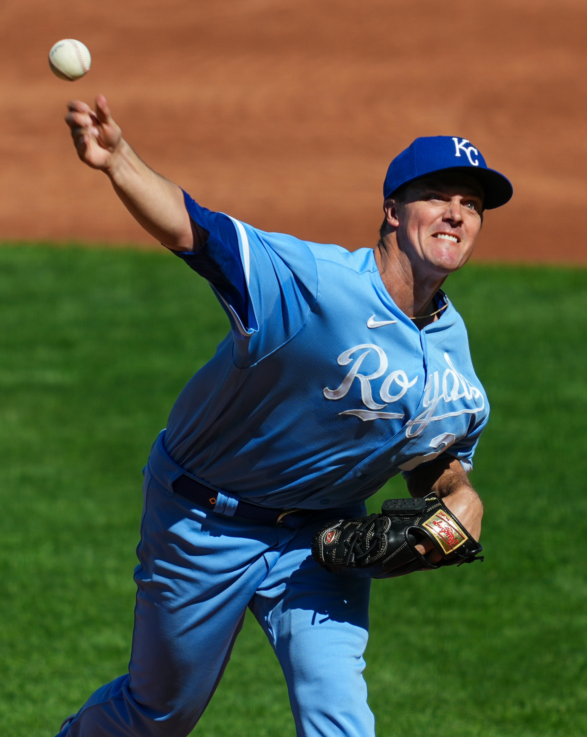 Royals blast three homers, dump Yankees in finale